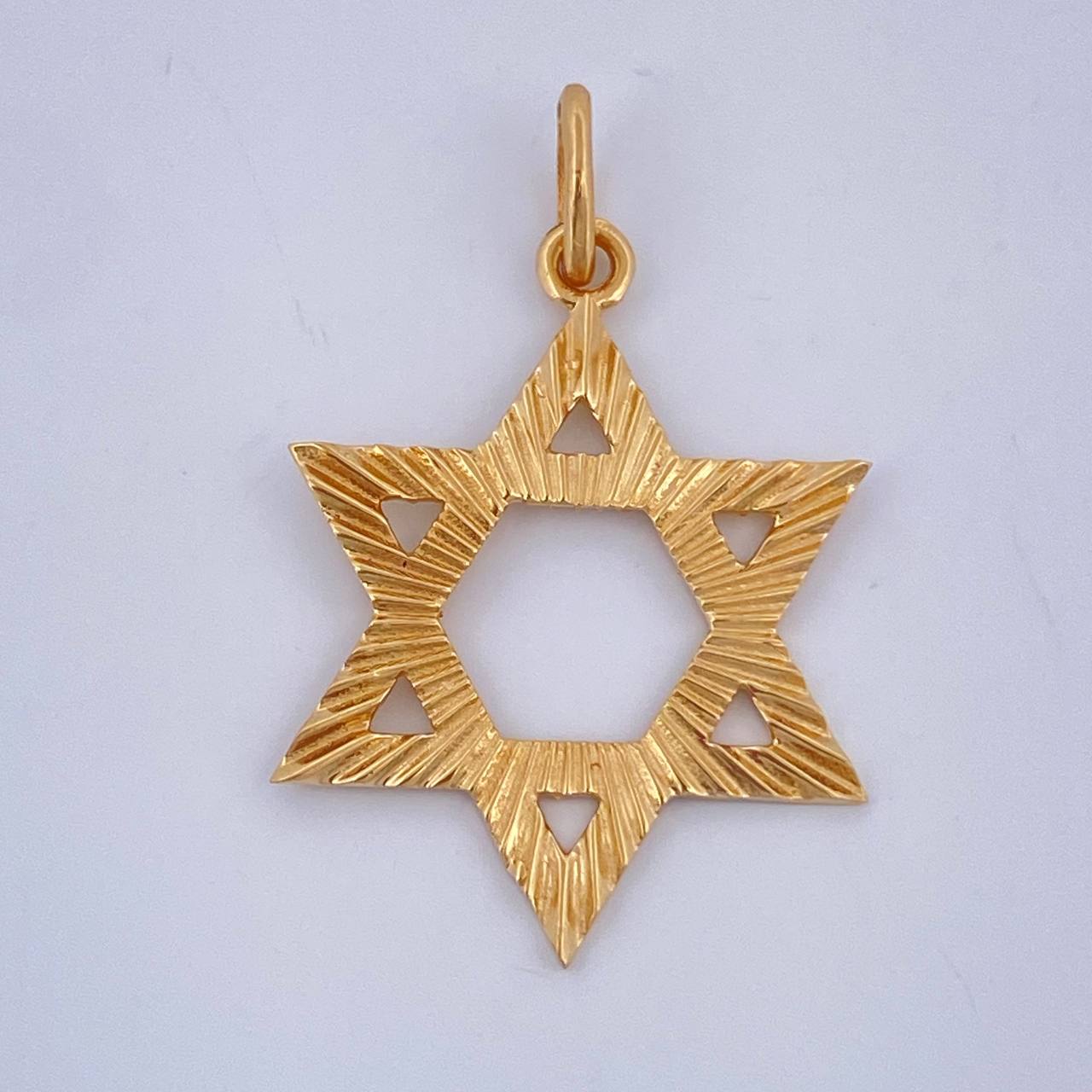 Dije Estrella De David 2.1gr / 3.1cm / Oro Amarillo 18K $