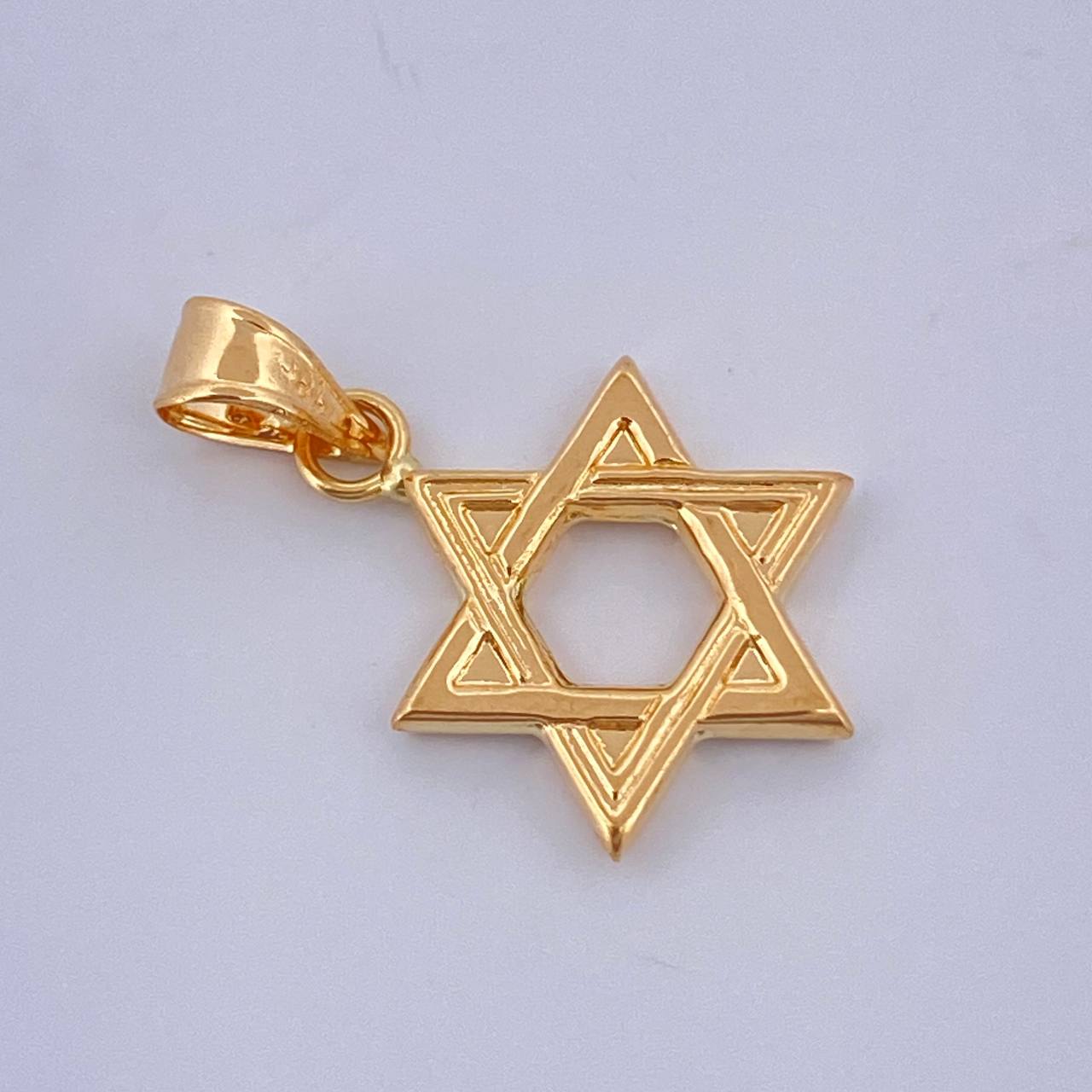 Dije Estrella De David 2.3gr / 3.7cm / Oro Amarillo 18K $