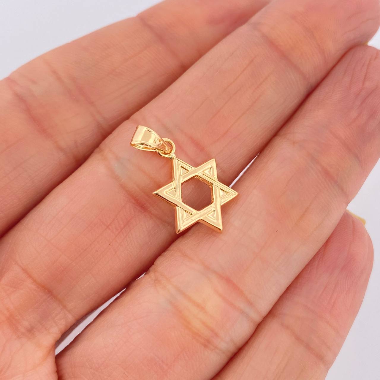 Dije Estrella De David 2.3gr / 3.7cm / Oro Amarillo 18K $