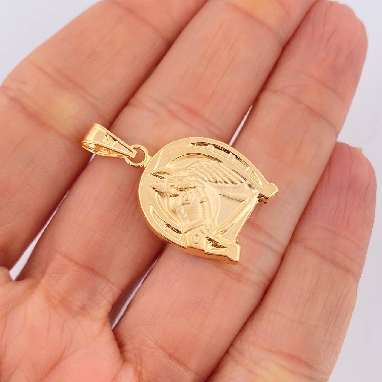 Dije Herradura Caballo 2.2gr / 3.2cm / Oro Amarillo 18K $