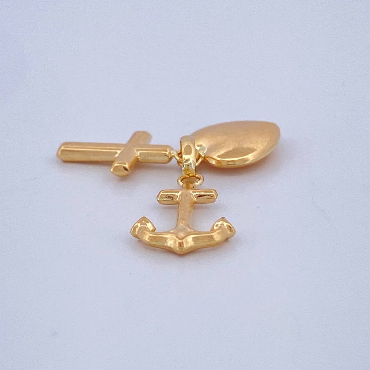 Dije Tres Gracias 1.05gr / 2cm / Oro Amarillo 18K $