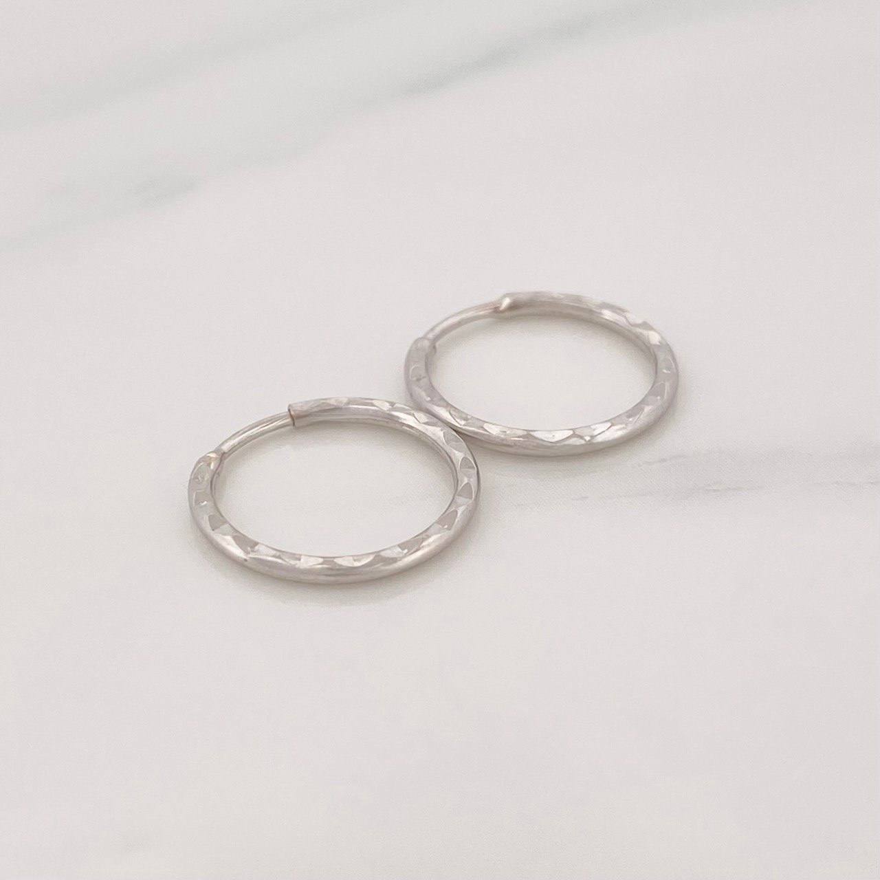 Candongas Aro Rayado 0.6g / 1.3cm Oro Blanco 18K