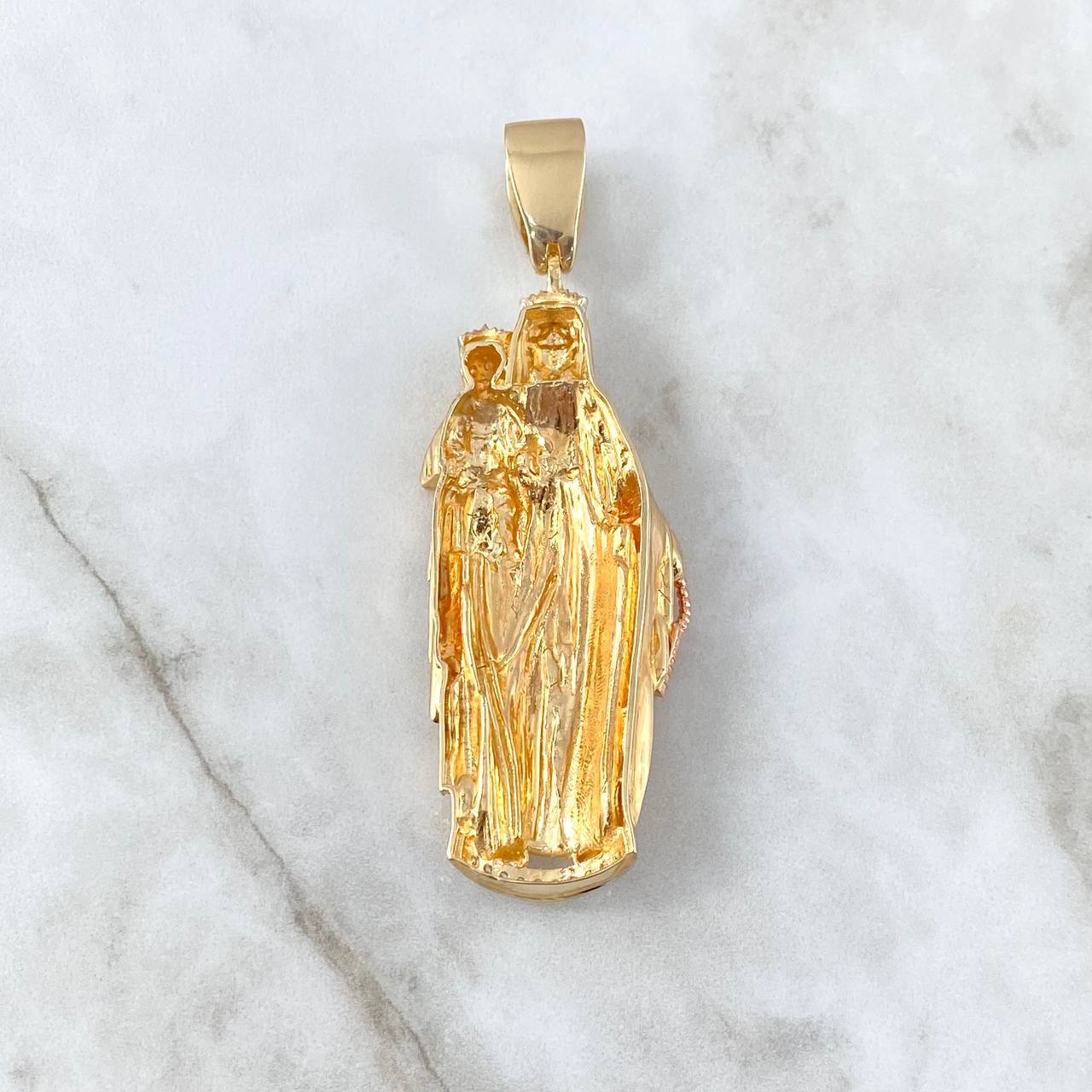 Dije Virgen del Carmen 34.4gr / 9.2cm / Circones Blancos Tres Oros ©