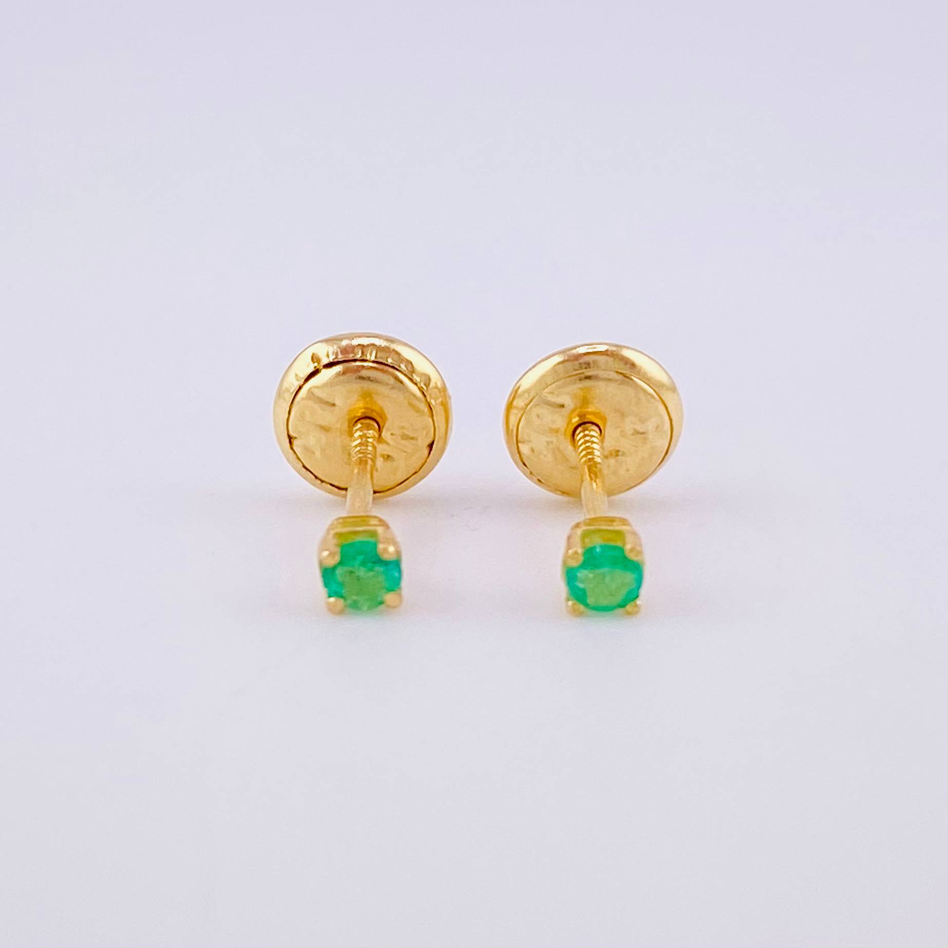 Topos Cuatro Garras Esmeralda 60pts 0.5g / 2.4mm Oro Amarillo 18K
