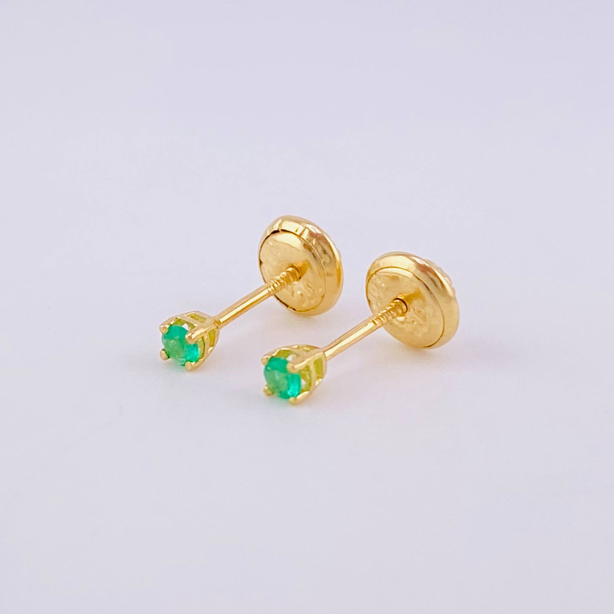 Topos Cuatro Garras Esmeralda 60pts 0.5g / 2.4mm Oro Amarillo 18K