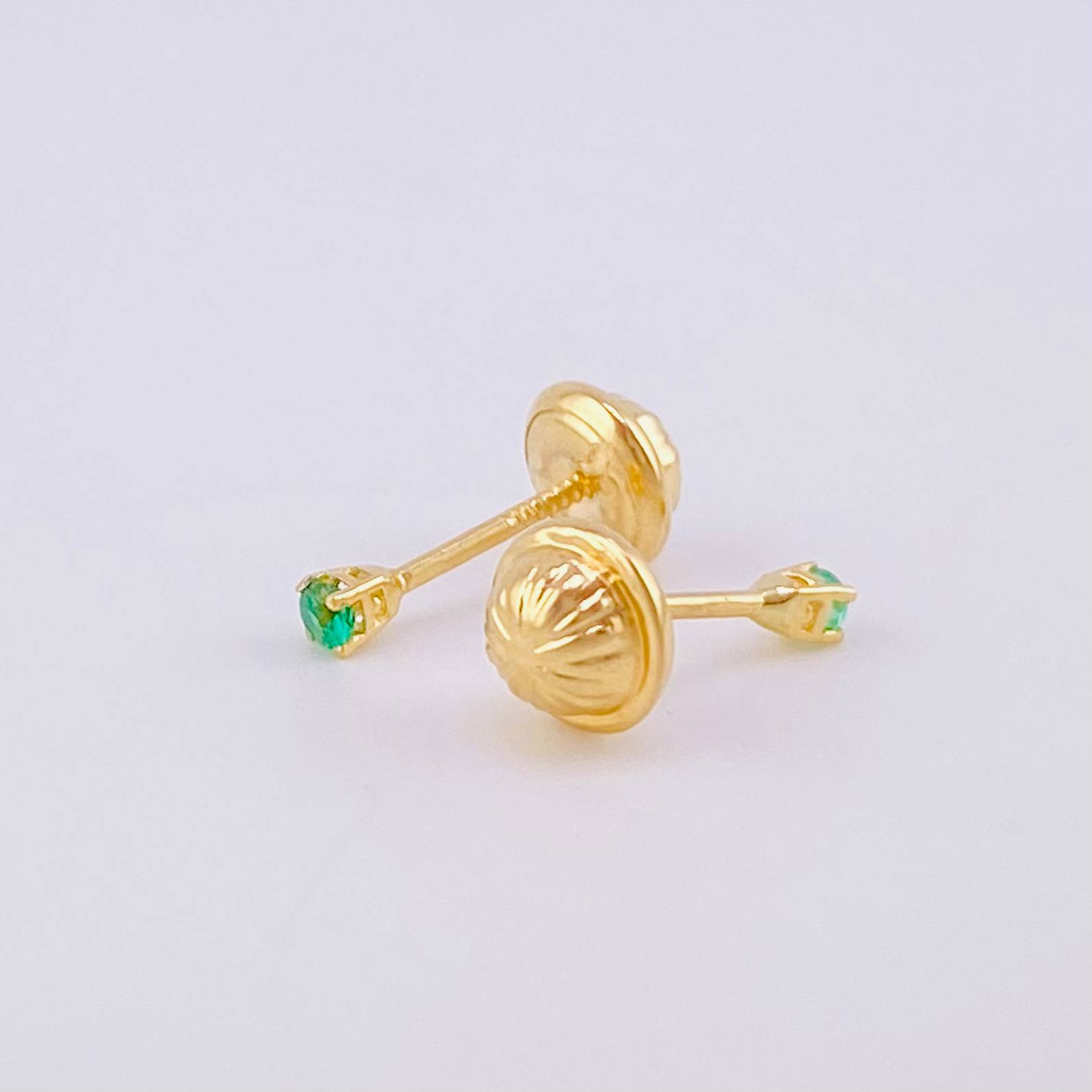 Topos Cuatro Garras Esmeralda 60pts 0.45g / 1.8mm Oro Amarillo 18K