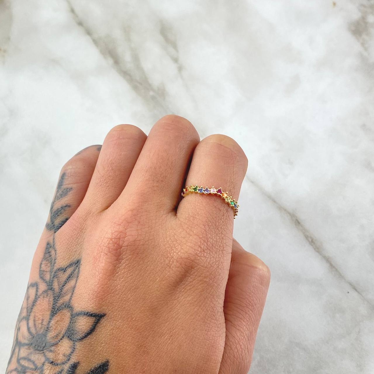 Anillo Ola Carril 1.15gr / T5 1/2 / Circones Multicolor Oro Amarillo 18K