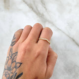 Anillo Ola Carril 1.25gr / T6 3/4 / Circones Blancos Oro Amarillo 18K
