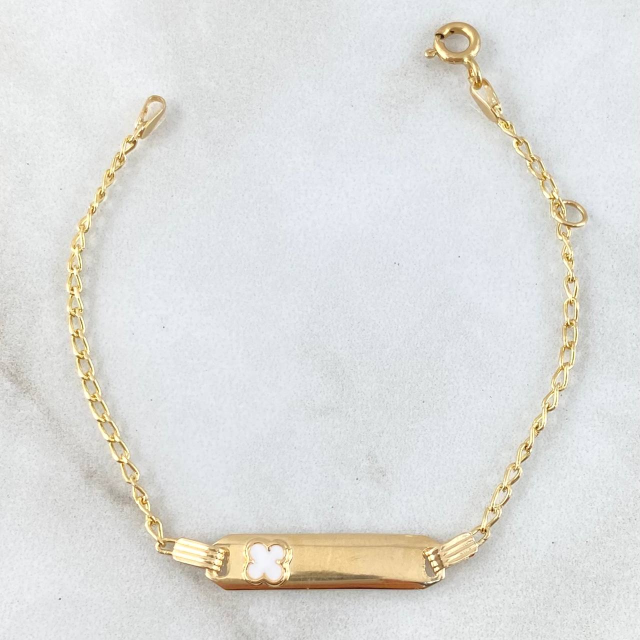Pulso Bebé Espiga Placa Rectangular Trebol 1.65gr / 15cm-16cm / 1.6mm Resina Blanca Graduable Oro Amarillo 18K
