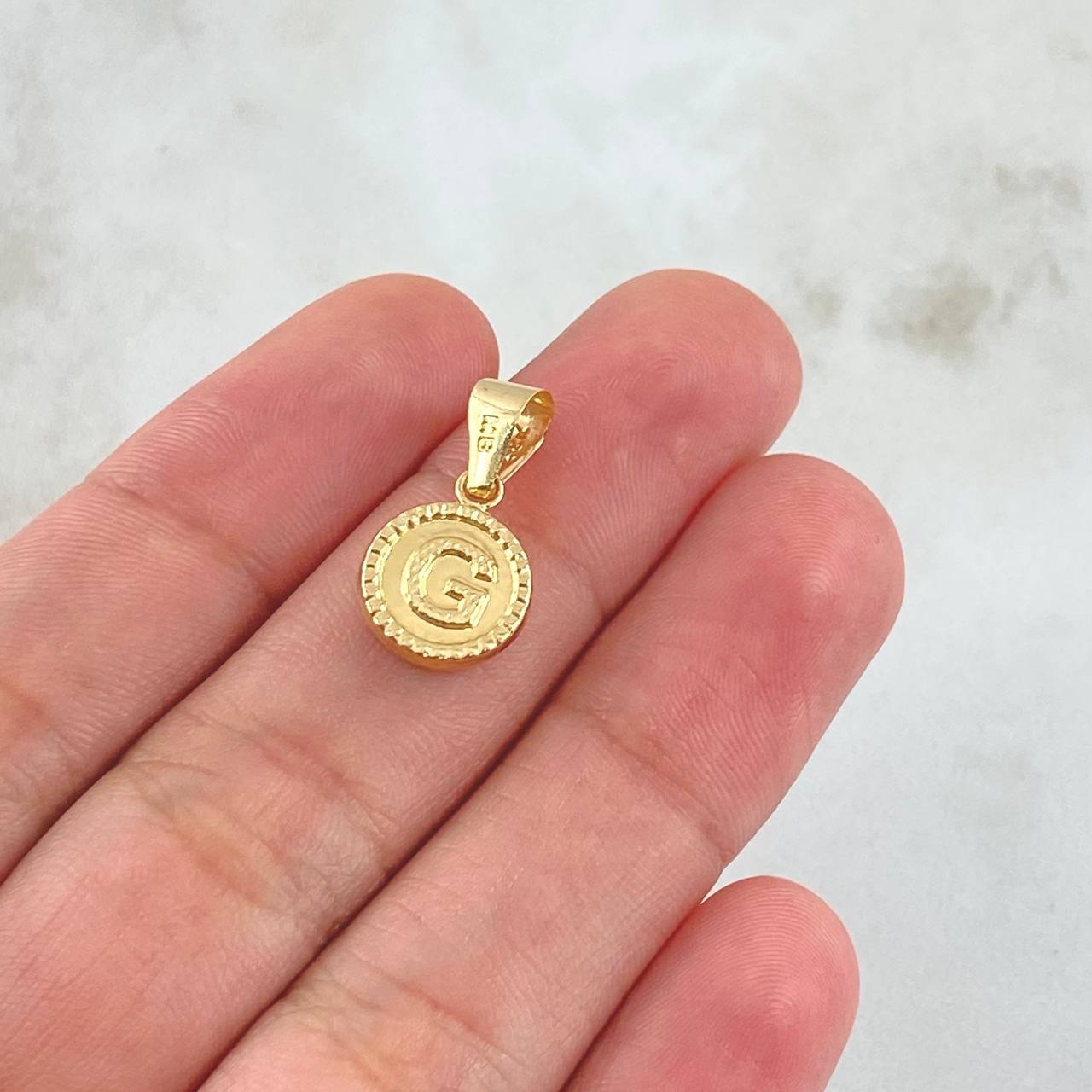 Dije Letra G 0.6gr / 1.7cm / Circulo Boreado Oro Amarillo 18K