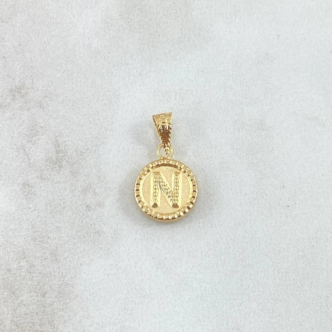 Dije Letra N Mate 0.55gr / 1.7cm / Circulo Cargador Bordeado Oro Amarillo 18K