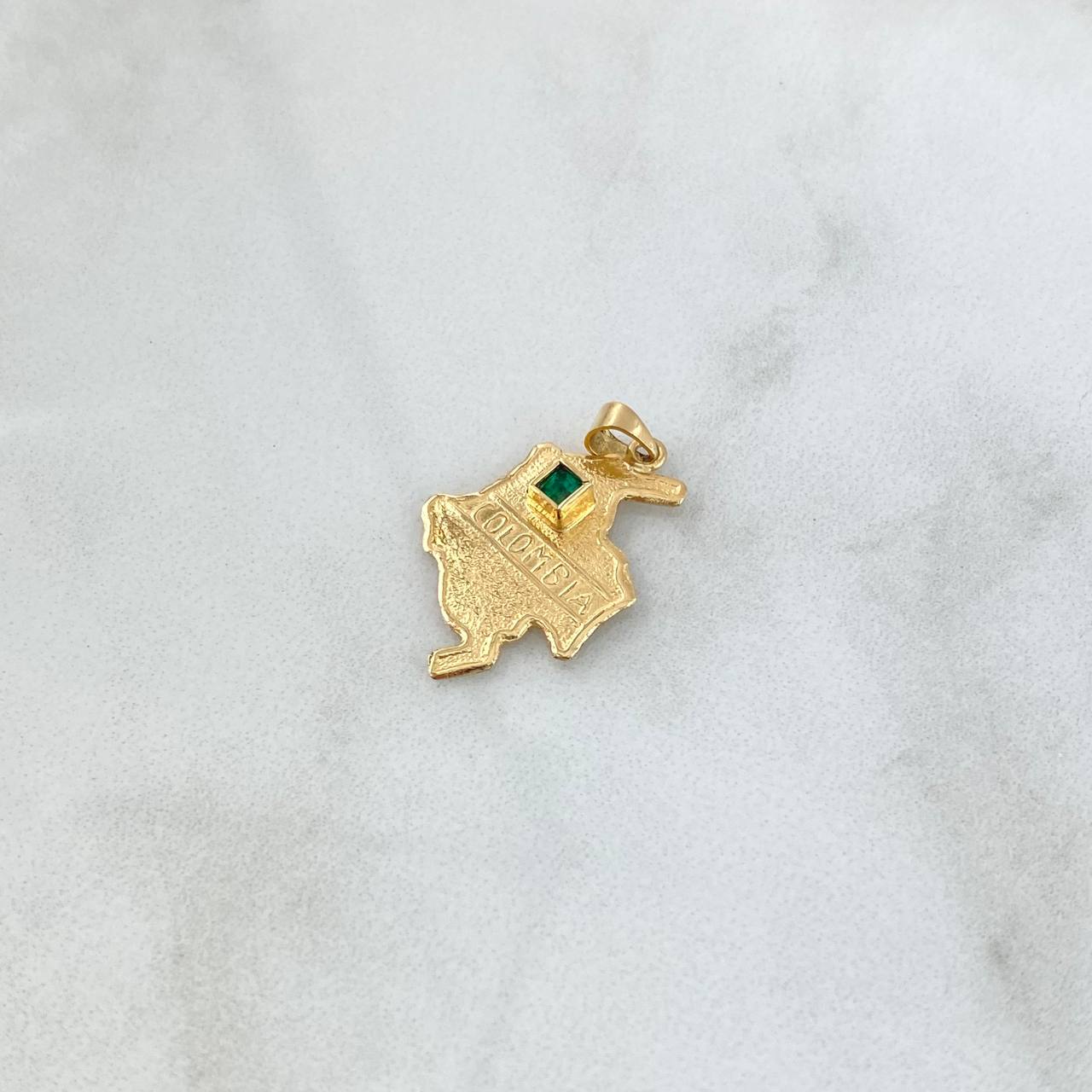Dije Mapa Colombia 1.1gr / 2.5cm / Esmeralda 15pts Oro Amarillo 18K (Joya) ©