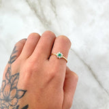 Anillo Flor Driada 1.95gr / T6 3/4 / Esmeralda 9pts Diamantes 16pts Oro Amarillo 18K (Joya) ©