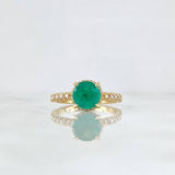 Anillo Circulo Cuatro Garras 3.9gr / T6 1/2 / Esmeralda 1.42 Qts Diamantes 34pts Oro Amarillo 18K (Joya) ©