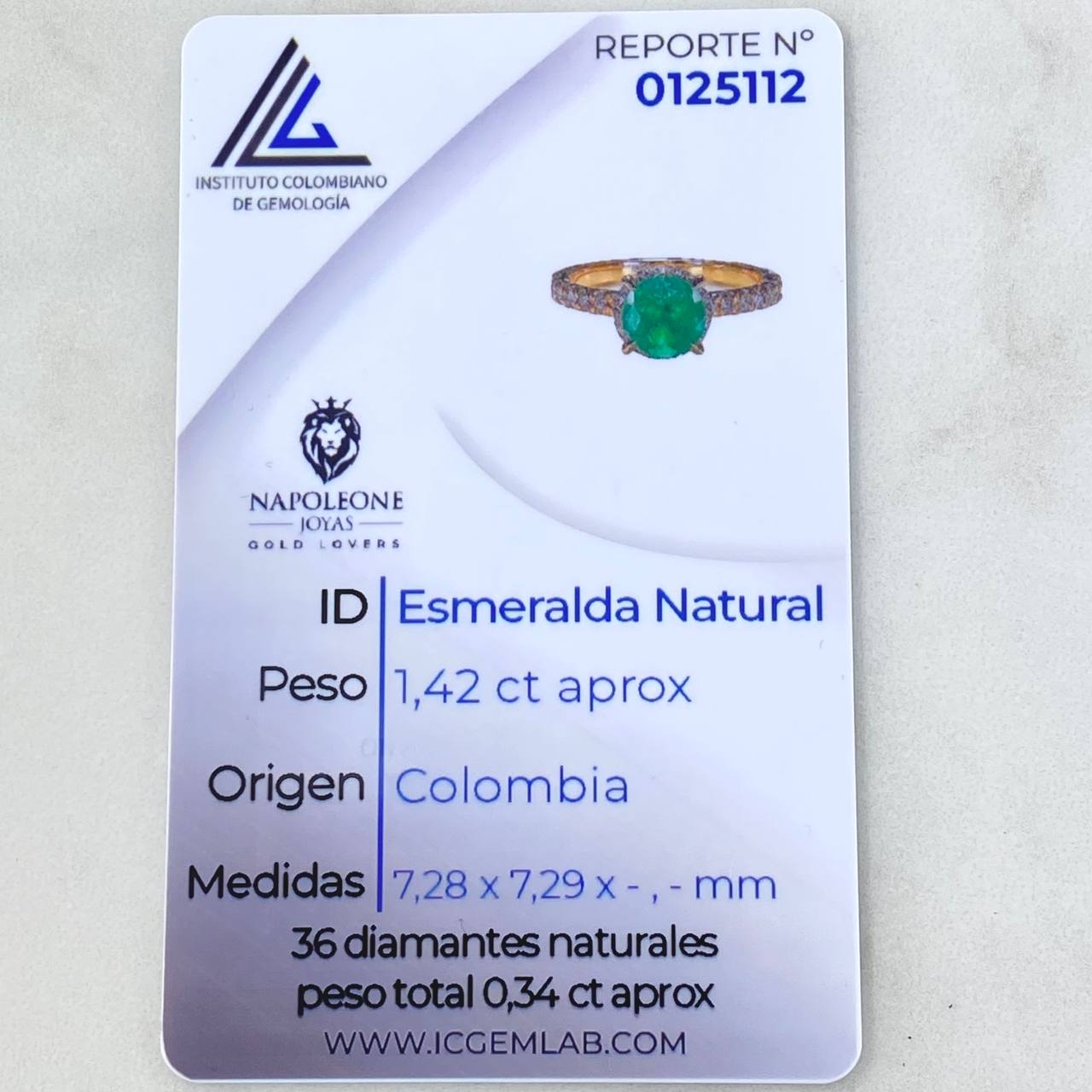Anillo Circulo Cuatro Garras 3.9gr / T6 1/2 / Esmeralda 1.42 Qts Diamantes 34pts Oro Amarillo 18K (Joya) ©