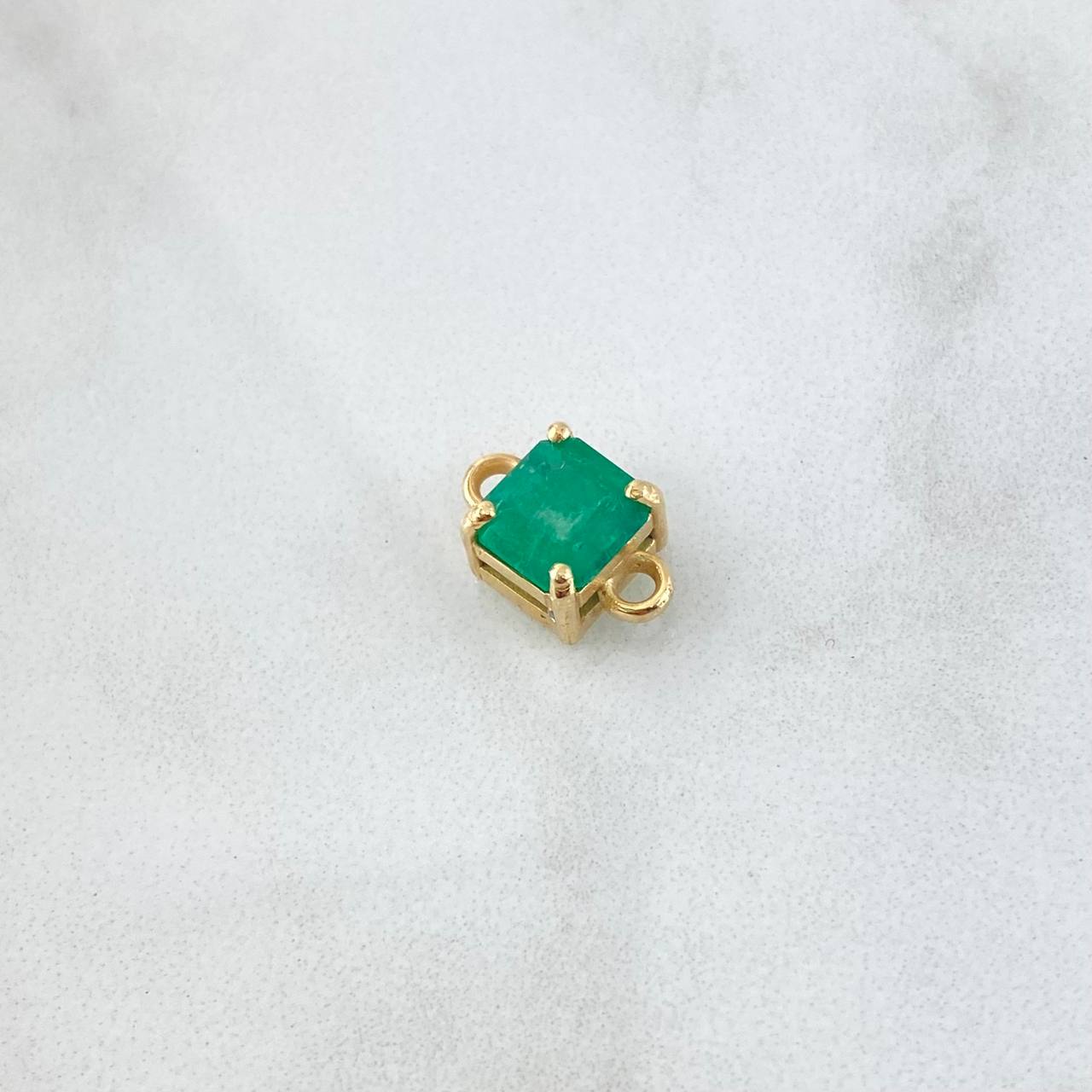 Herraje Caja Cuatro Garras 1.4gr / 1.2cm / Esmeralda 1.43 Qts Oro Amarillo 18K (Joya) ©