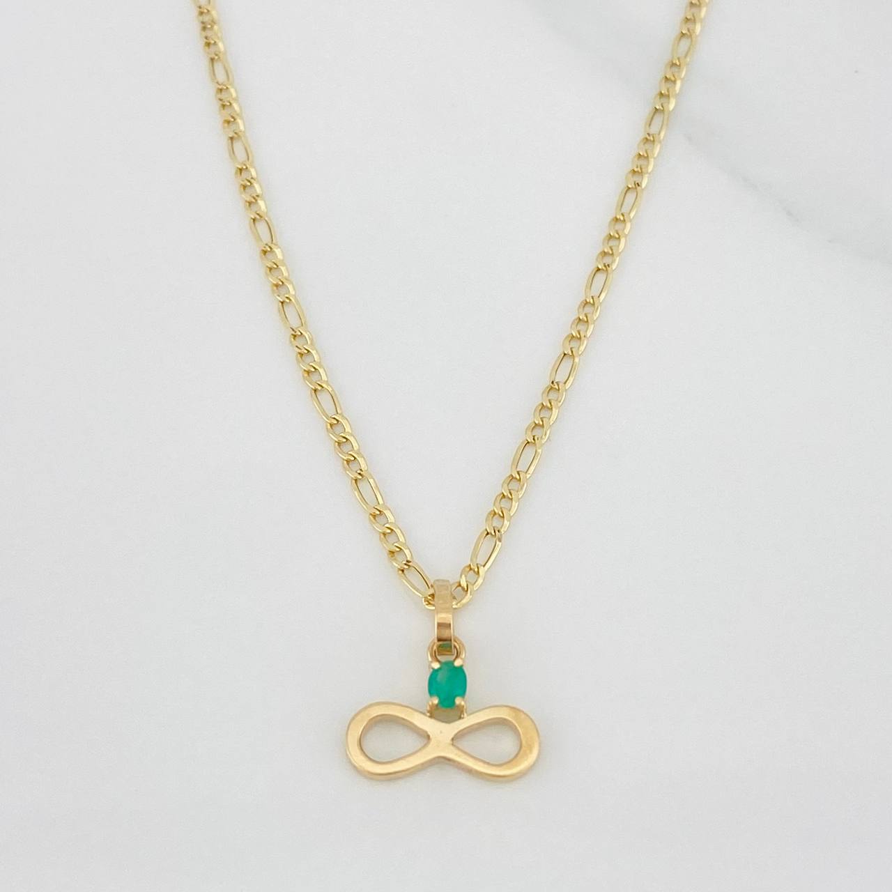 Set Cadena Figaro + Dije Infinito Esmeralda 0.06 pts / 1.75g / 45cm Oro Amarillo 18K