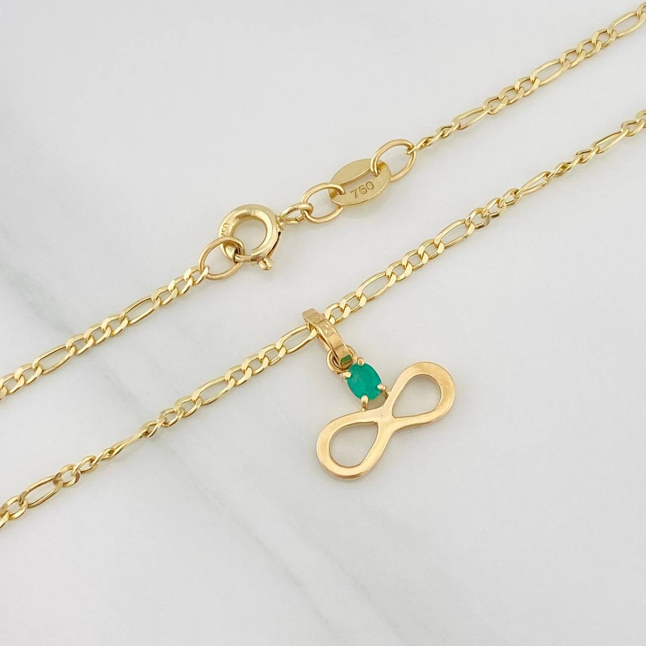 Set Cadena Figaro + Dije Infinito Esmeralda 0.06 pts / 1.75g / 45cm Oro Amarillo 18K