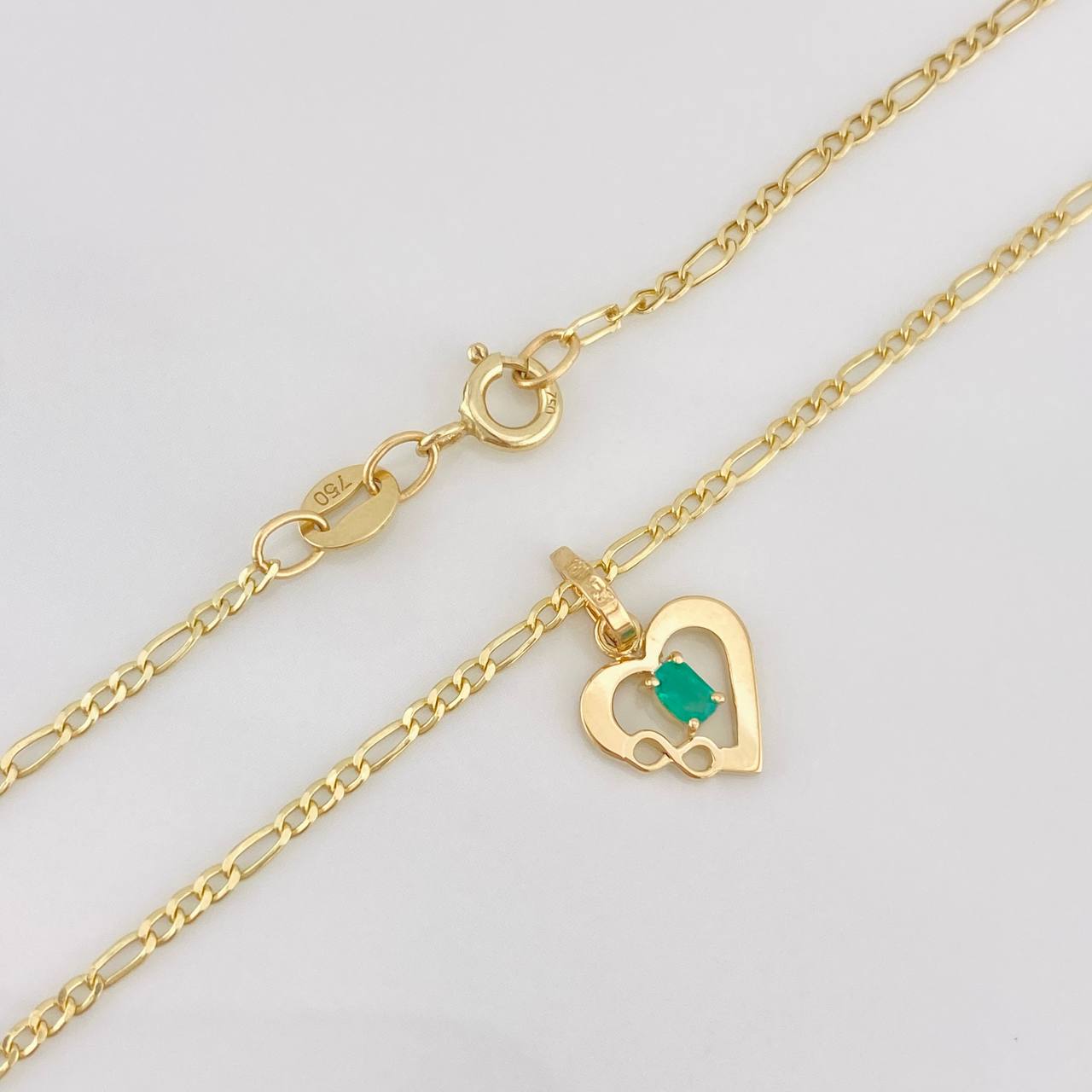 Set Cadena Figaro + Dije Corazon Esmeralda 0.07 pts / 1.75g / 45cm Oro Amarillo 18K