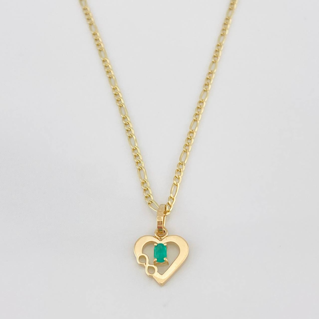 Set Cadena Figaro + Dije Corazon Esmeralda 0.07 pts / 1.75g / 45cm Oro Amarillo 18K