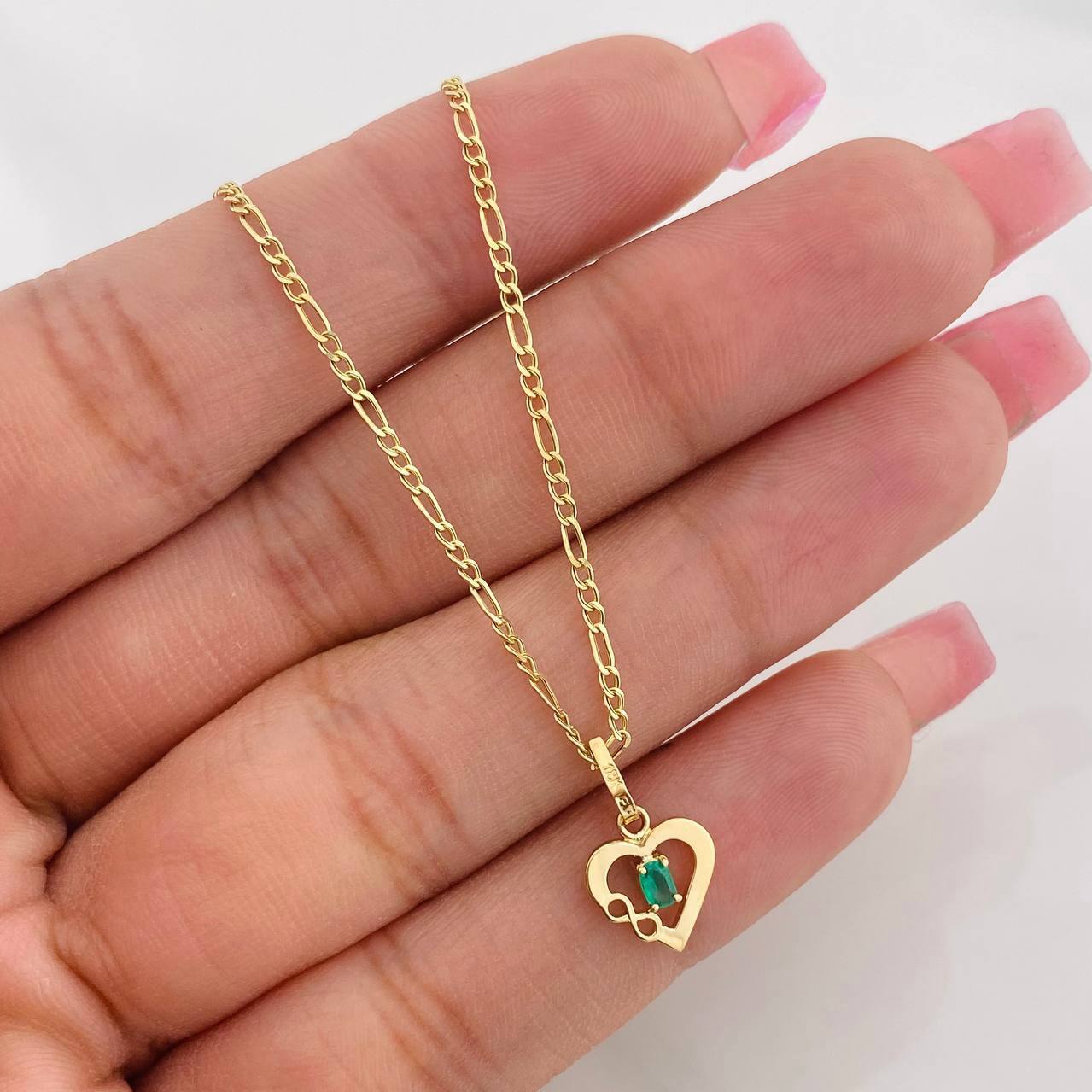 Set Cadena Figaro + Dije Corazon Esmeralda 0.07 pts / 1.75g / 45cm Oro Amarillo 18K