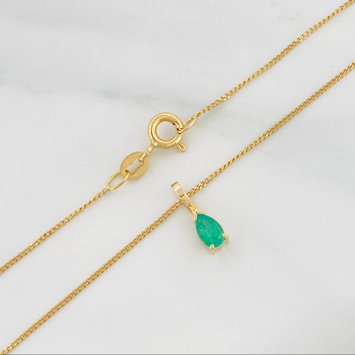 Set Cadena Mini Cubana + Dije Gota Esmeralda 0.16 pts / 1.65g / 45cm Oro Amarillo 18K