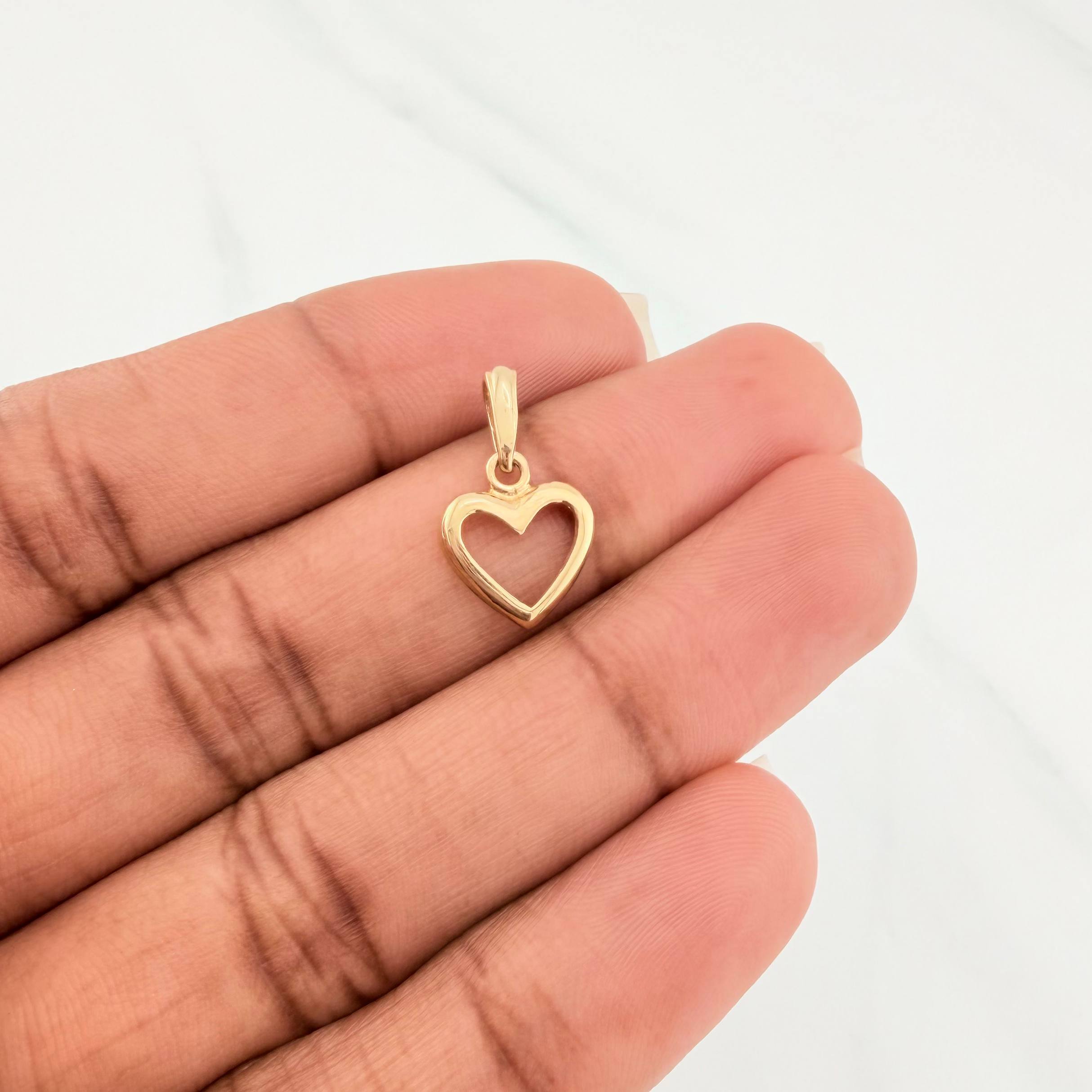 Dije Silueta Corazon 0.6 g / 1.7 cm Oro Amarillo 18K