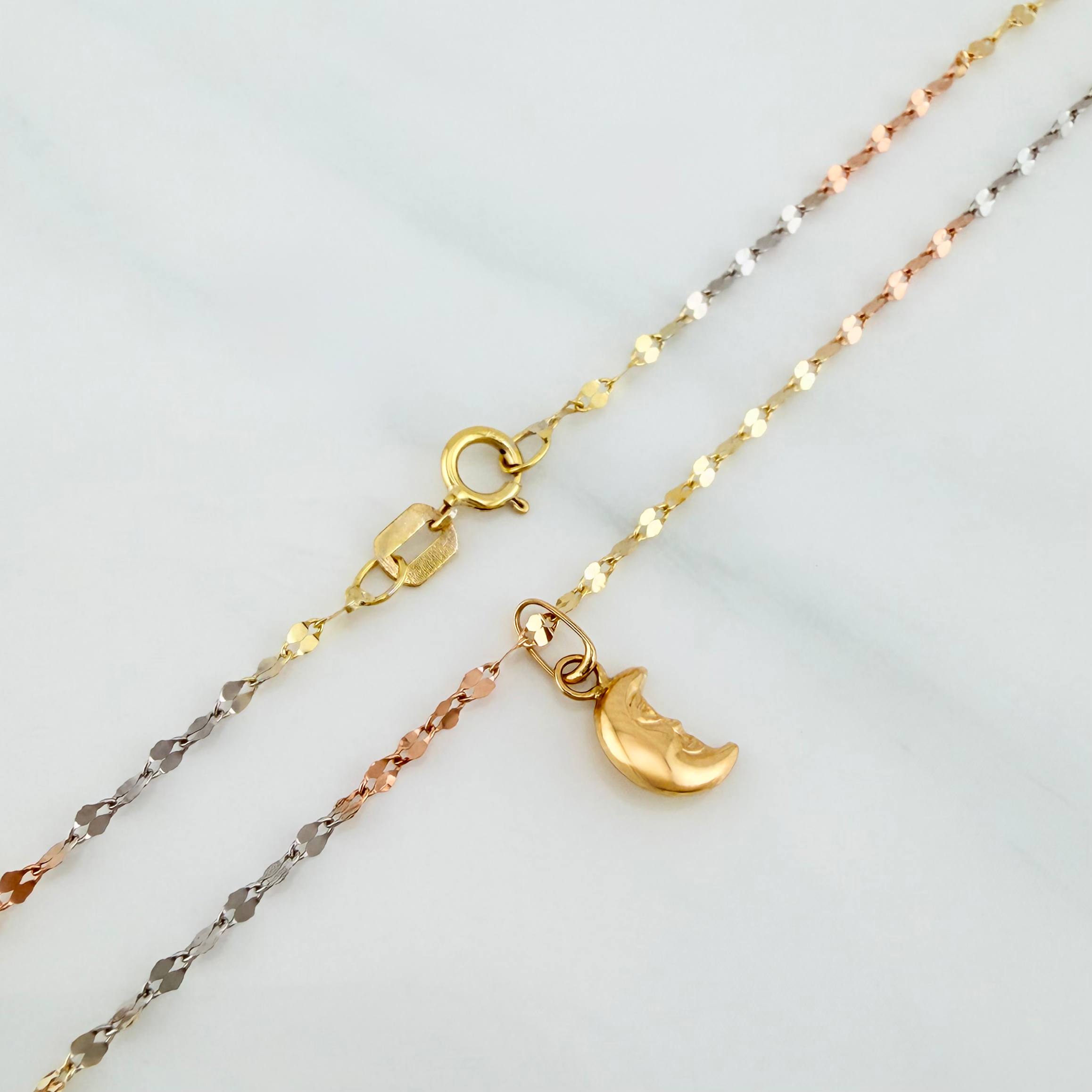 Set Cadena Flor Espejo + Dije Media Luna / 1.15gr / 45 cm Tres Oros 18K