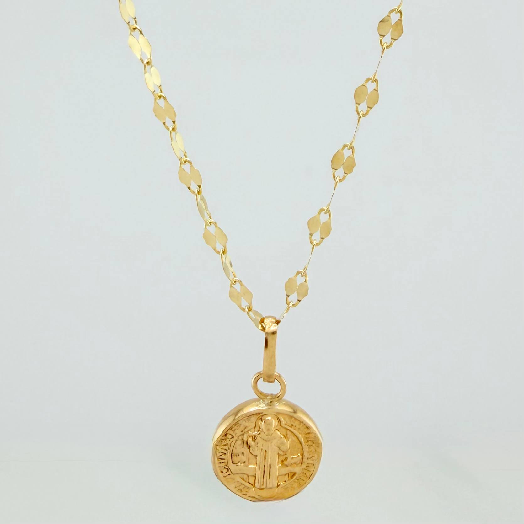 Set Cadena Flor Espejo + Dije San Benito / 1.35gr / 45.3 cm Oro Amarillo 18K