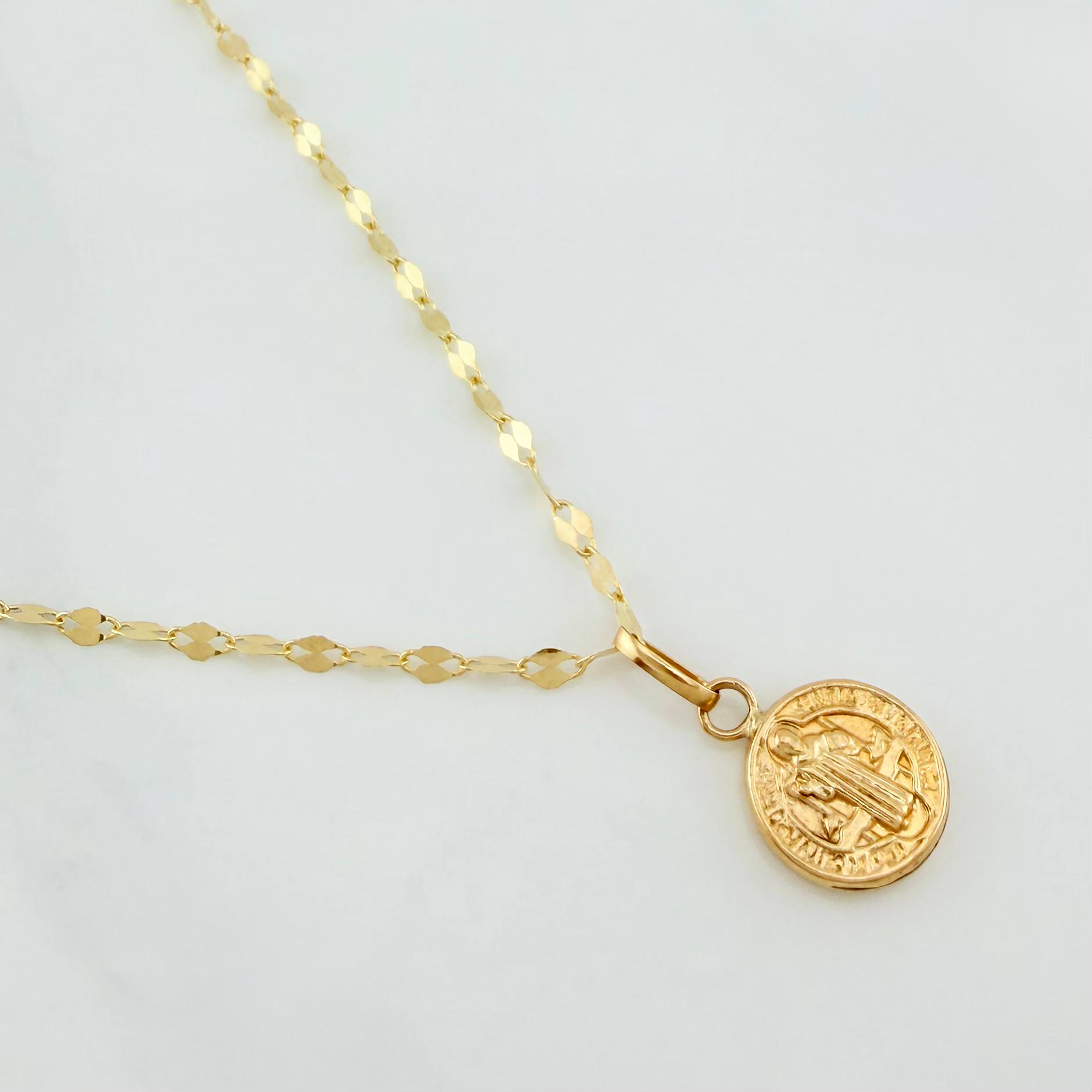 Set Cadena Flor Espejo + Dije San Benito / 1.35gr / 45.3 cm Oro Amarillo 18K