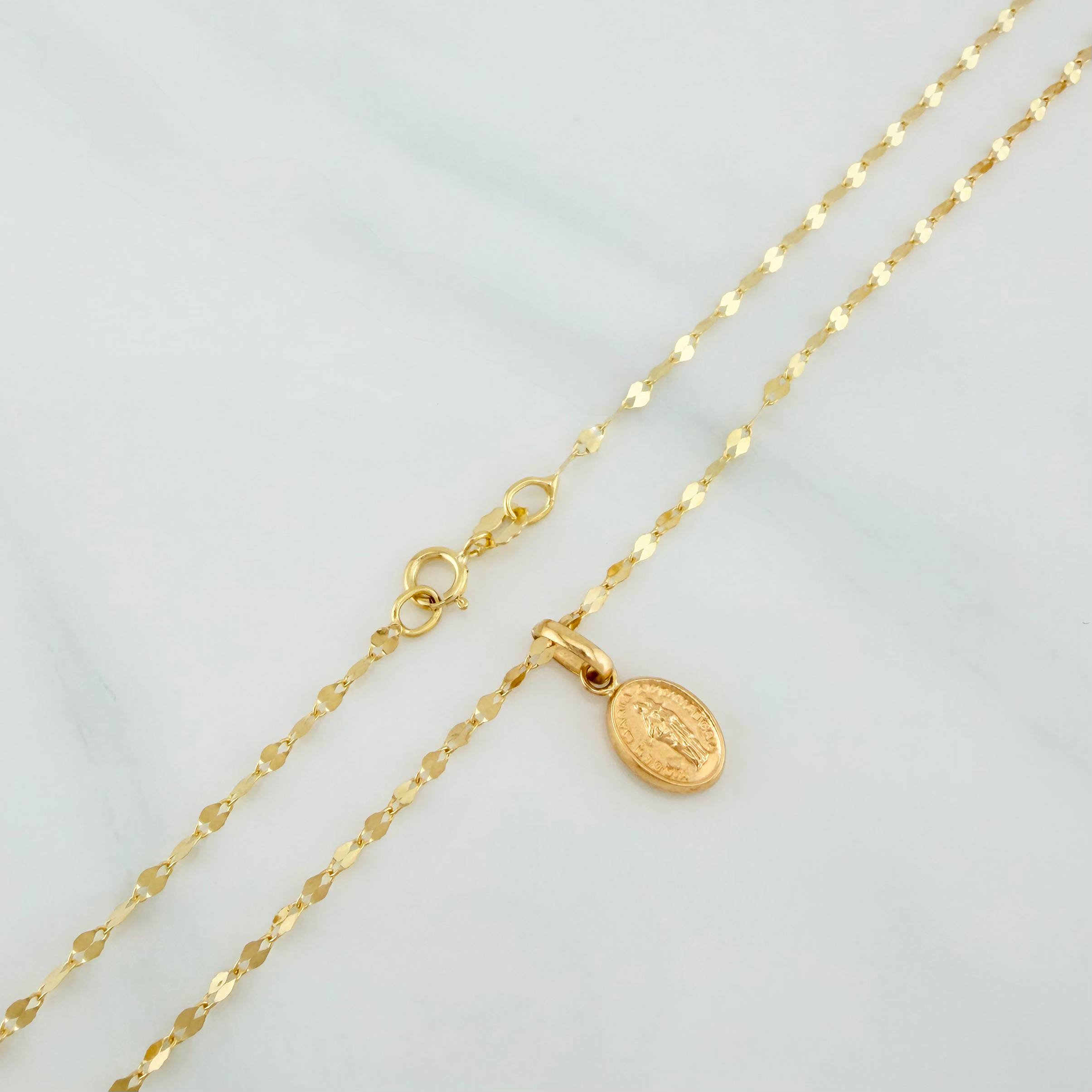 Set Cadena Flor Espejo + Dije Virgen Maria Auxiliadora / 1.25gr / 45.3 cm Oro Amarillo 18K