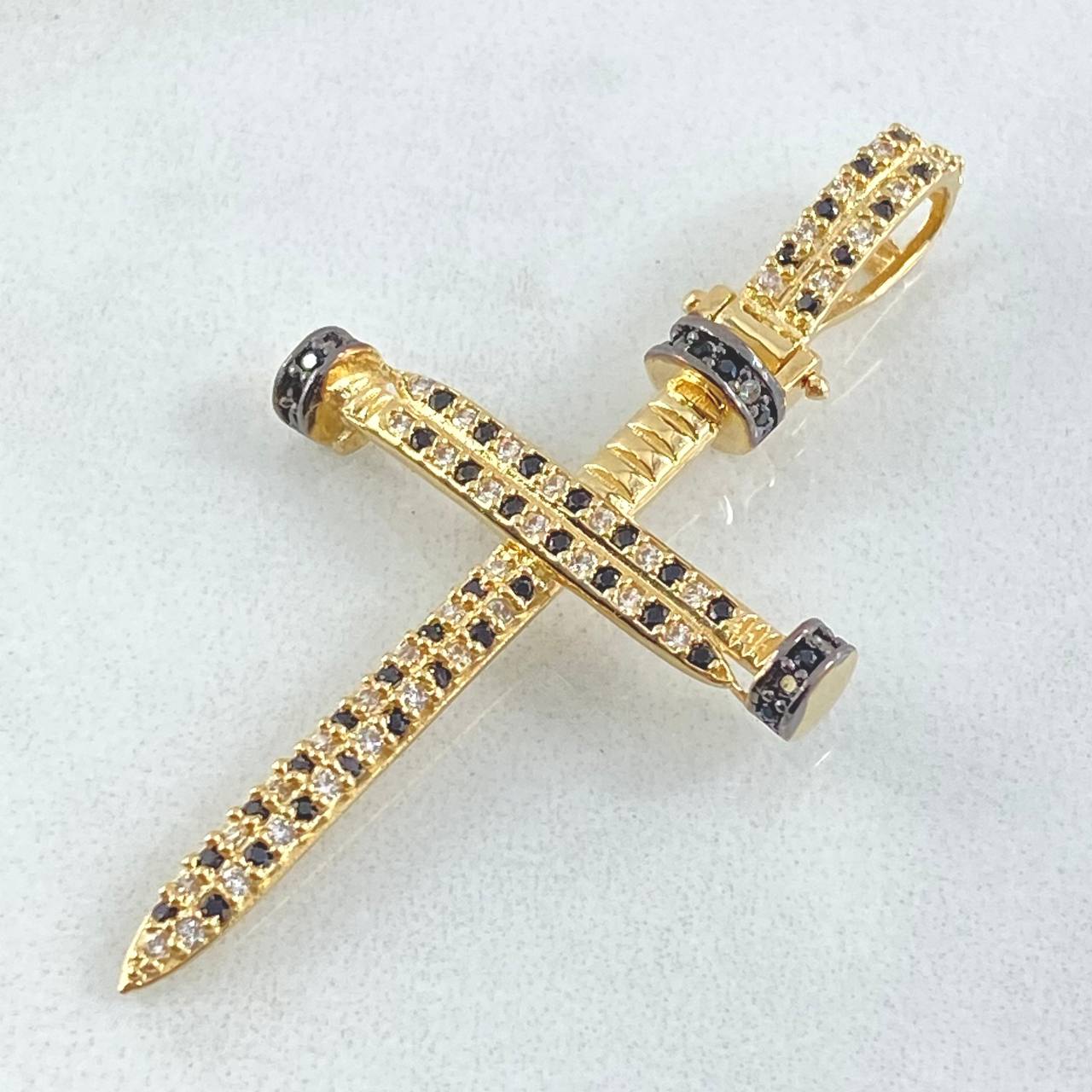 Dije Cruz Clavo 4.35gr / 4.7cm / Oro 18K ©