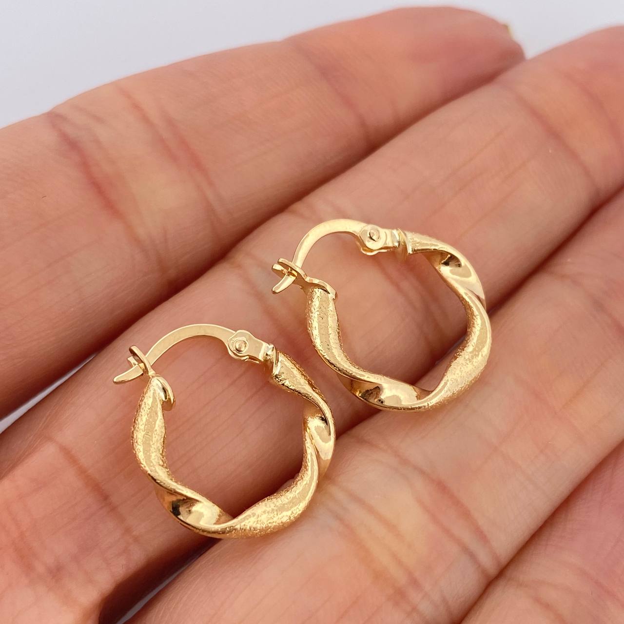 Candongas Alesia 1.25gr / 1.8cm / Oro Amarillo 18K $
