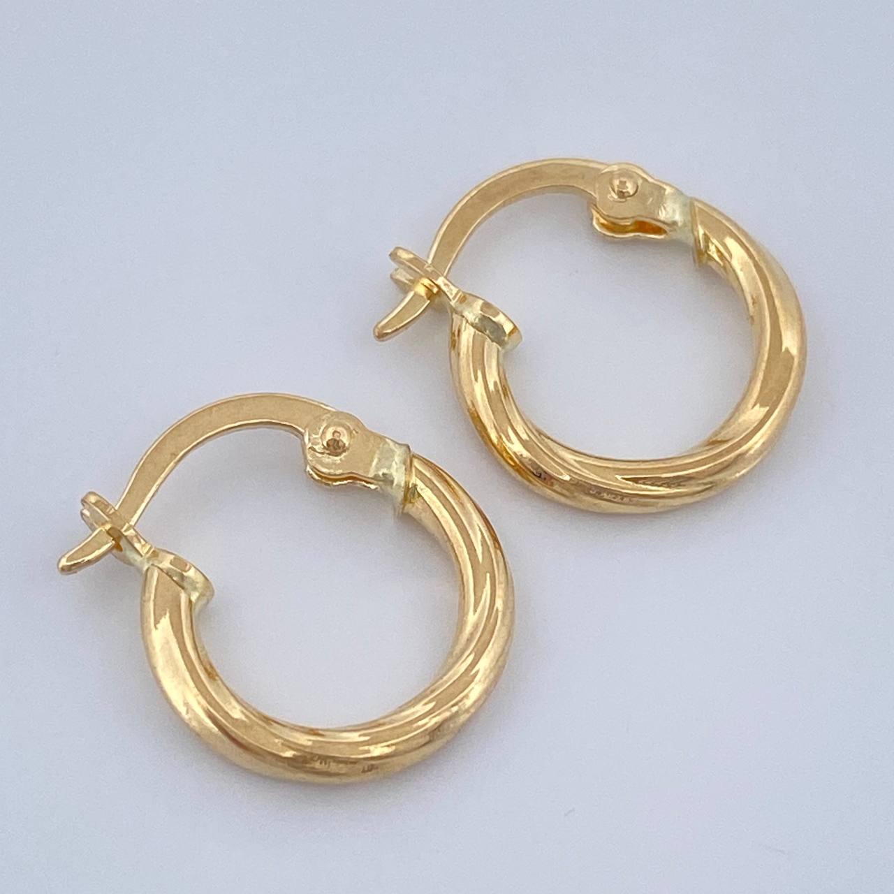 Candongas Mary 0.9gr / 1.4cm / Oro Amarillo 18K $