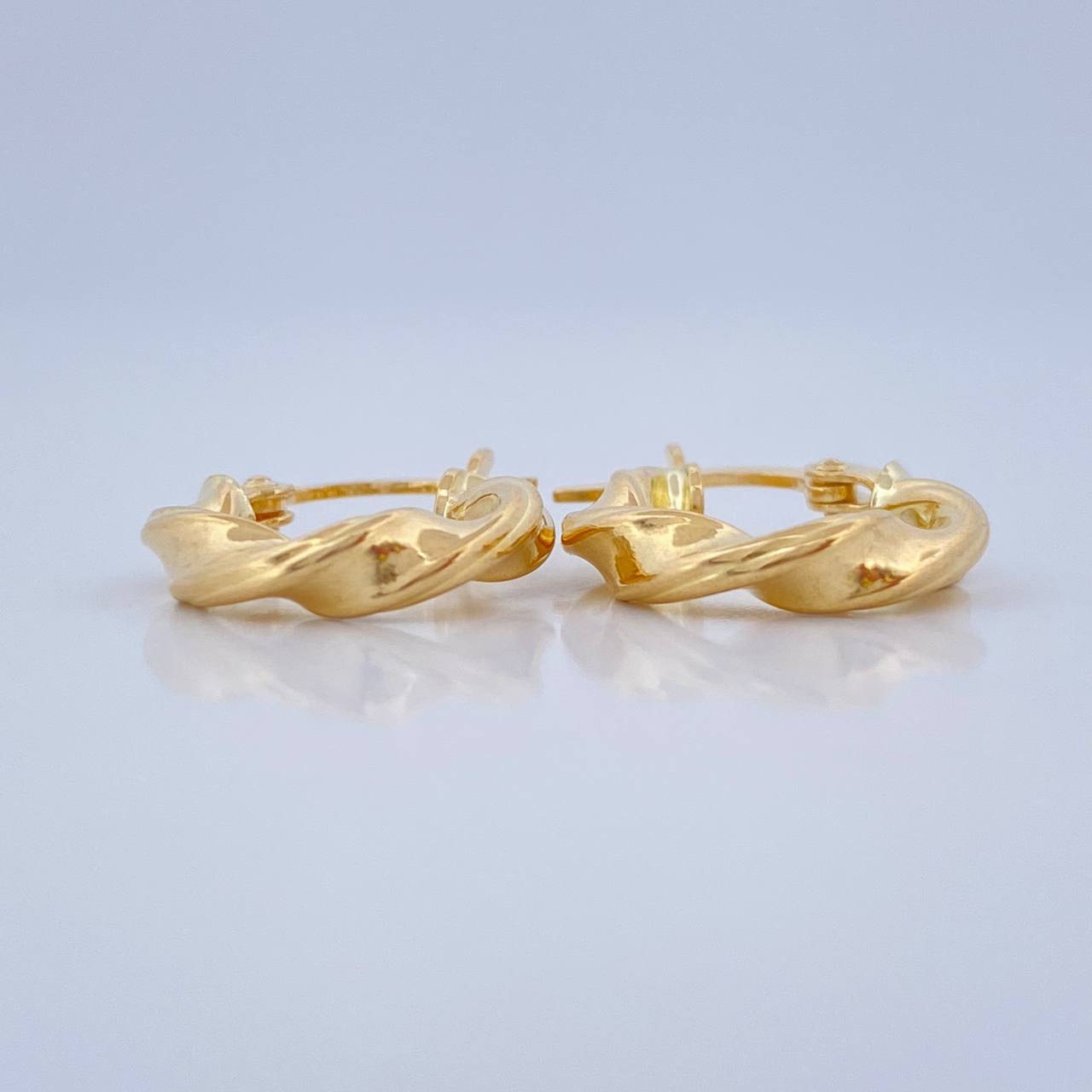 Candongas Asby 1.45gr / 1.7cm / Oro Amarillo 18K $