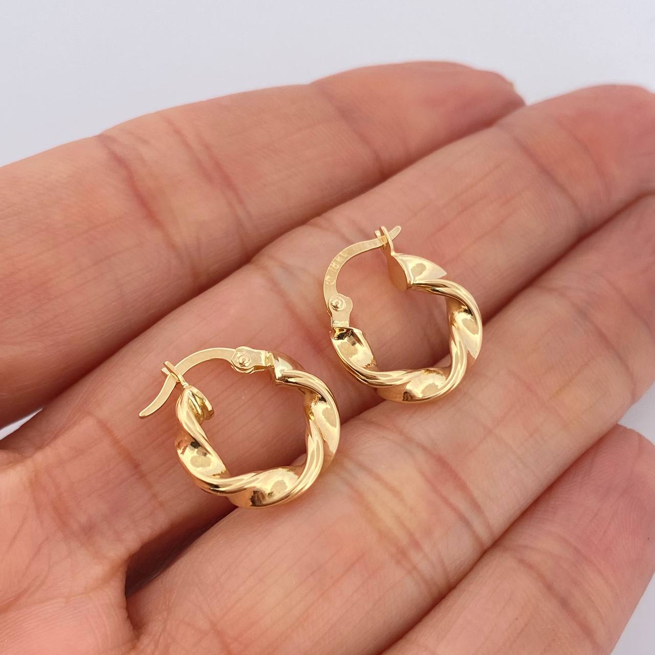 Candongas Asby 1.45gr / 1.7cm / Oro Amarillo 18K $