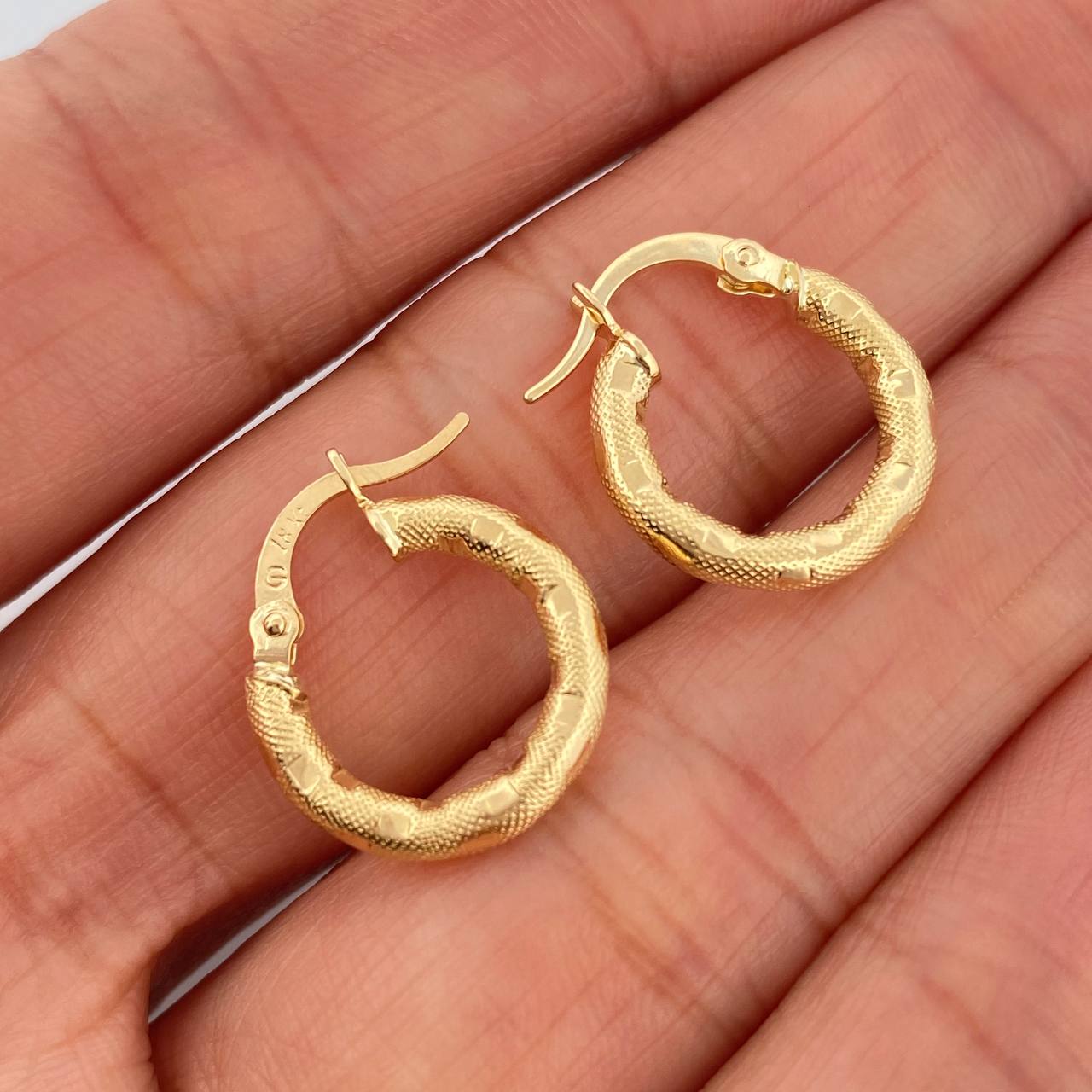 Candongas Sandra 1.5gr / 1.8cm / Oro Amarillo 18K $