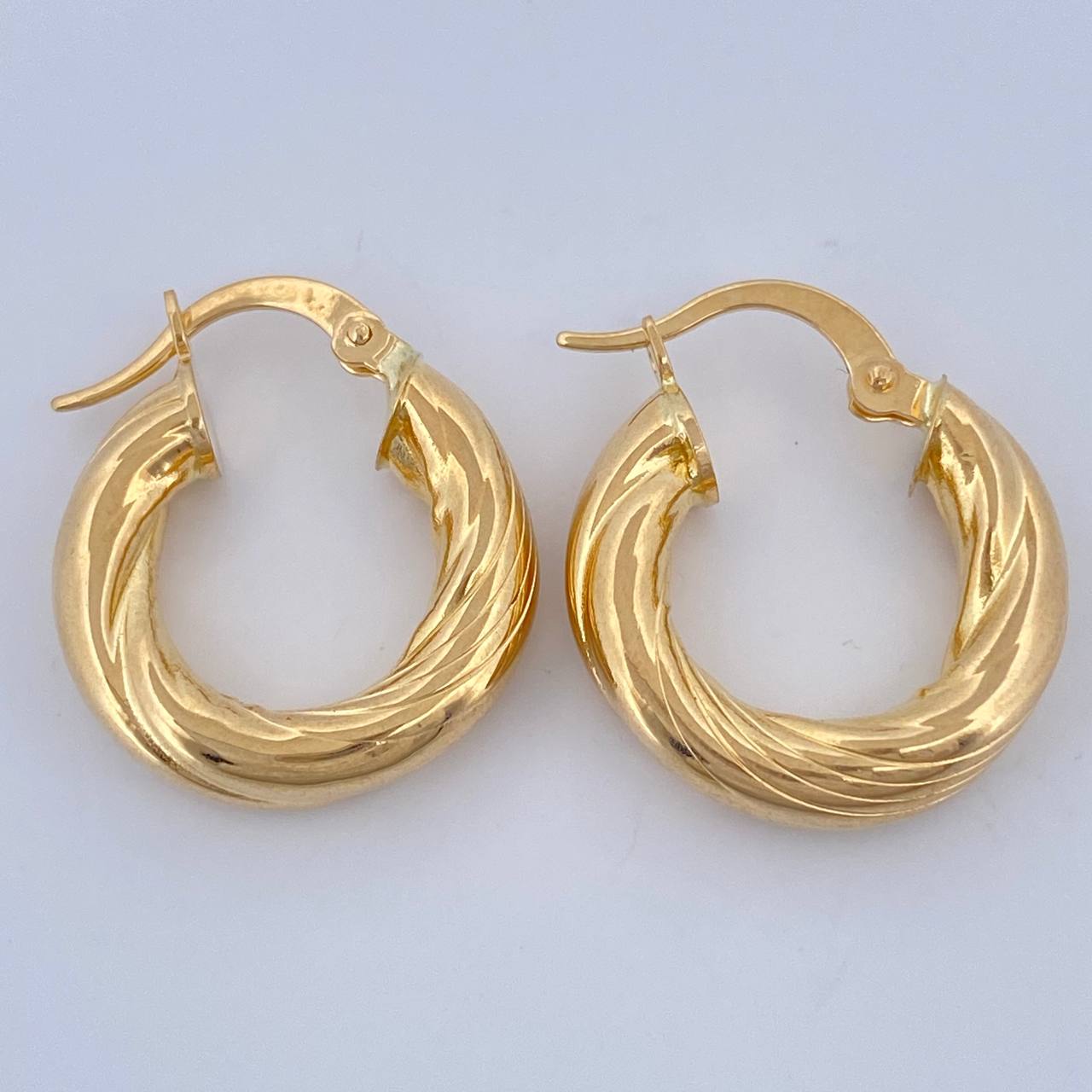 Candongas Bouclé 2.65gr / 2cm / Oro Amarillo 18K $