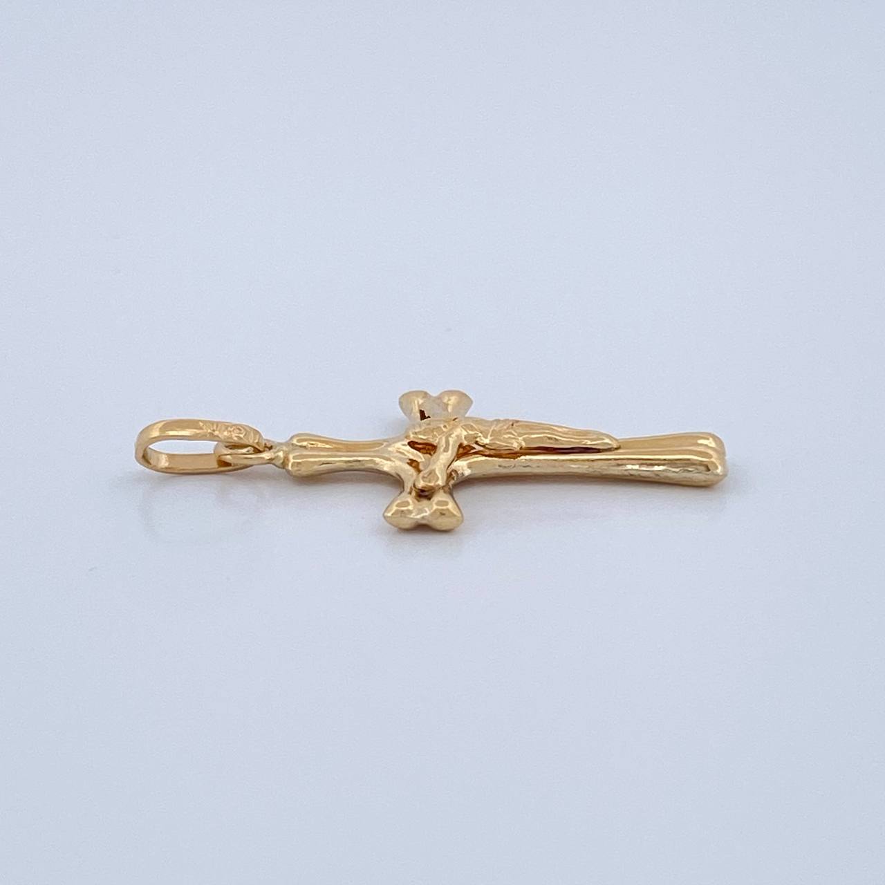 Dije Cruz Cristo 0.5gr / 2.5cm / Oro Amarillo 18K $