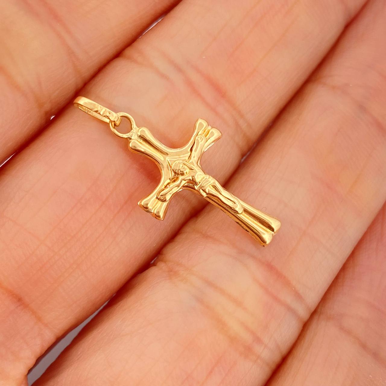 Dije Cruz Cristo 0.5gr / 2.5cm / Oro Amarillo 18K $