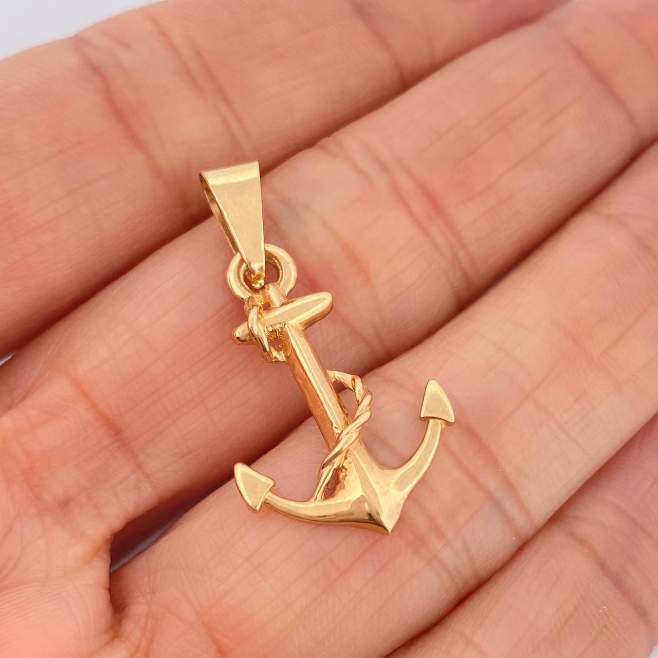Dije Ancla Cadena 1.4gr / 3.1cm / Oro Amarillo 18K $