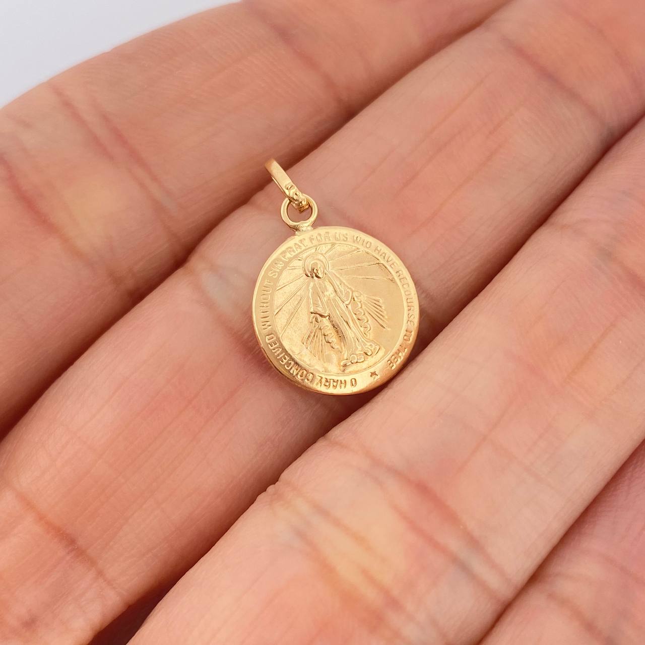 Dije Virgen Milagrosa 0.55gr / 2cm / Oro Amarillo 18K $