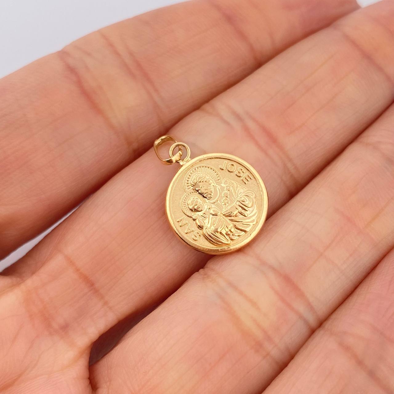Dije San Jose 0.8gr / 2.2cm / Oro Amarillo 18K $