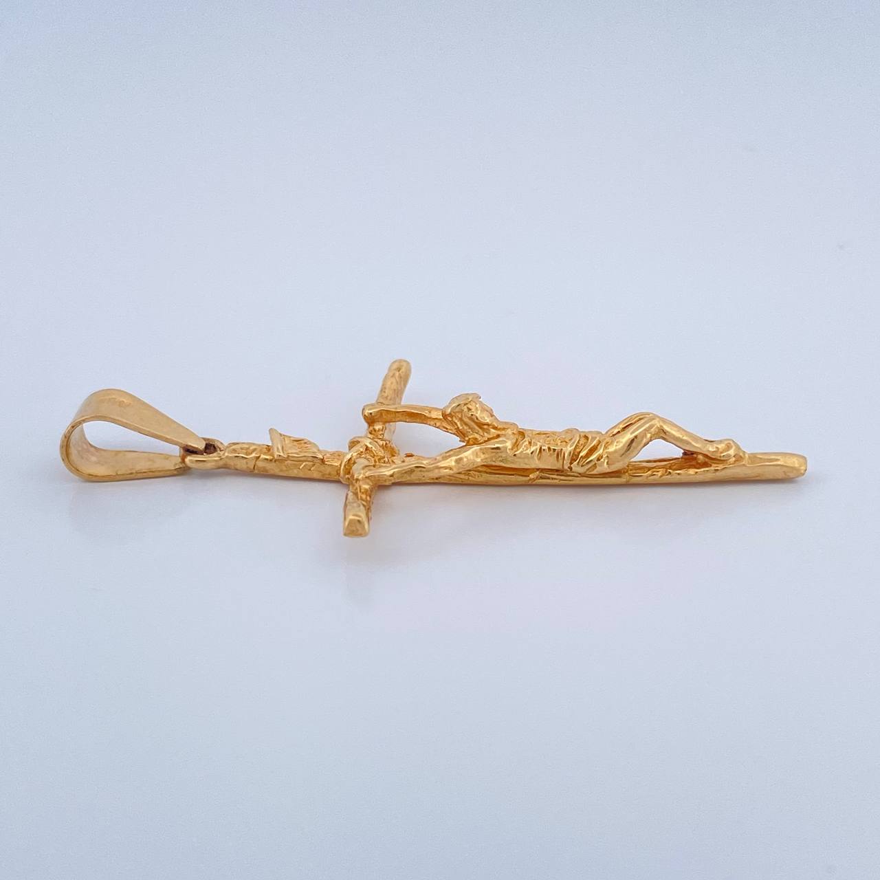 Dije Cruz Cristo 3.95gr / 4.7cm / Oro Amarillo 18K $