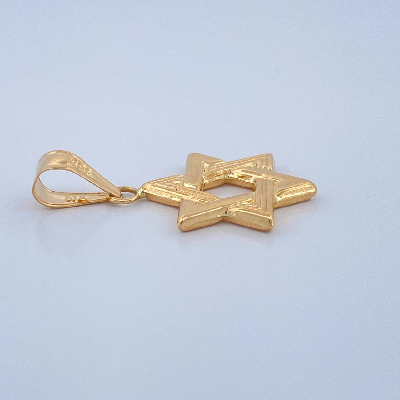 Dije Estrella De David 1.05gr / 2.8cm / Oro Amarillo 18K $