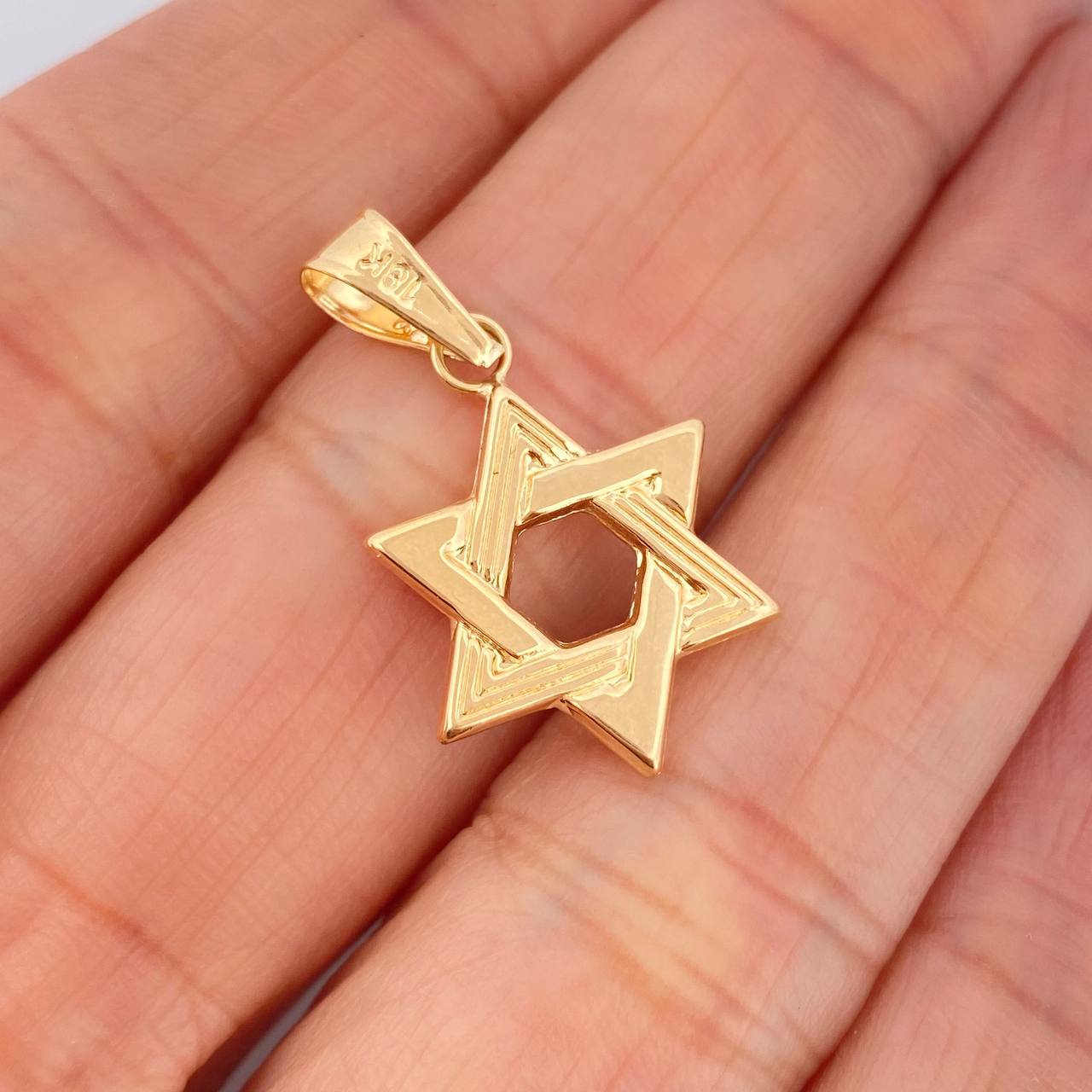 Dije Estrella De David 1.1gr / 2.8cm / Oro Amarillo 18K $