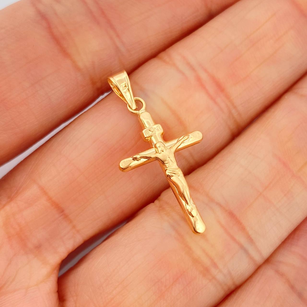 Dije Cruz Cristo 0.7gr / 2.8cm / Oro Amarillo 18K $