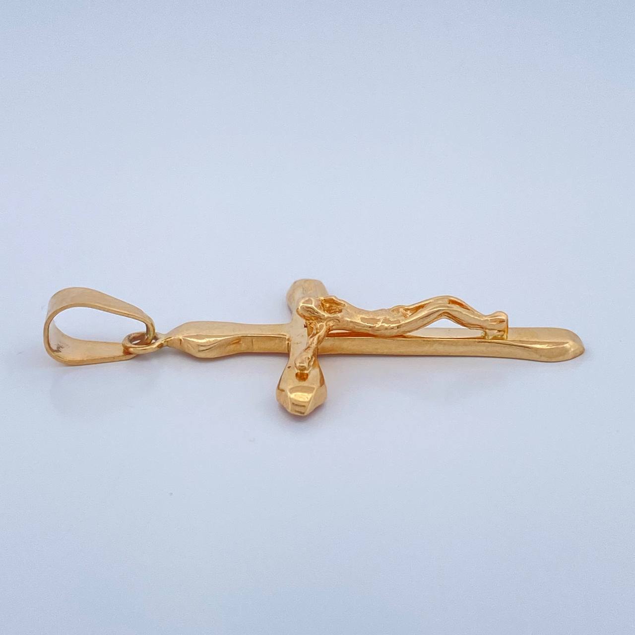 Dije Cruz Cristo 2.35gr / 4cm / Oro Amarillo 18K $
