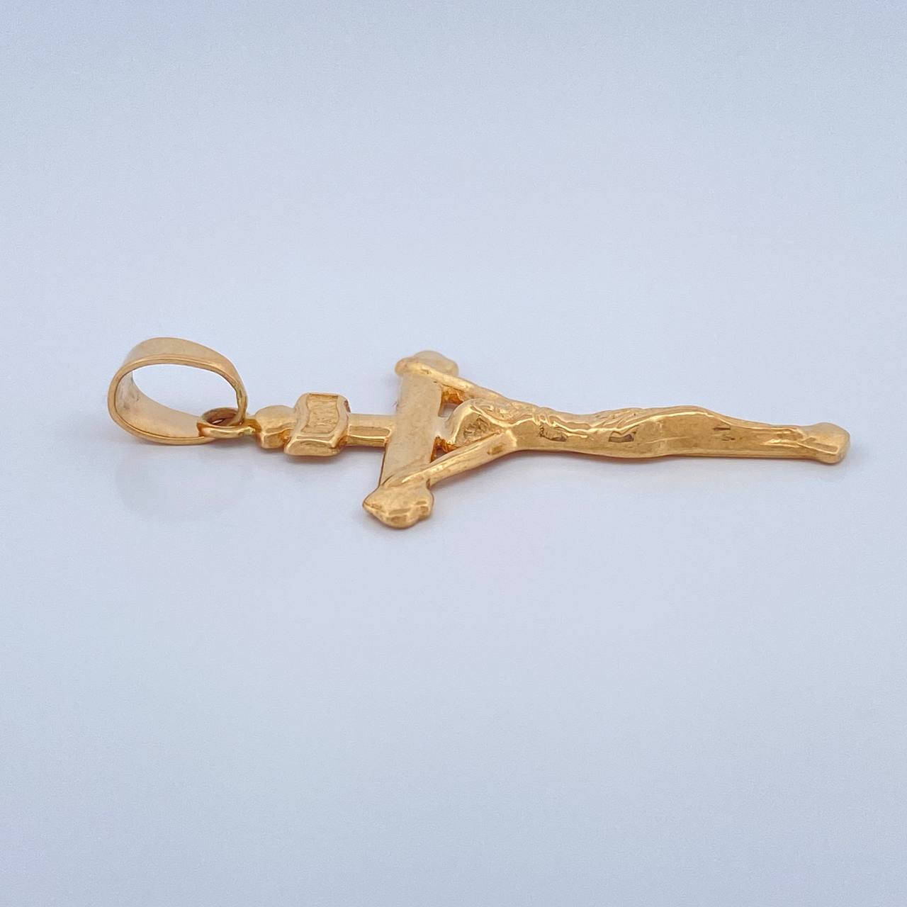 Dije Cruz Cristo 3.1gr / 4.3cm / Oro Amarillo 18K $