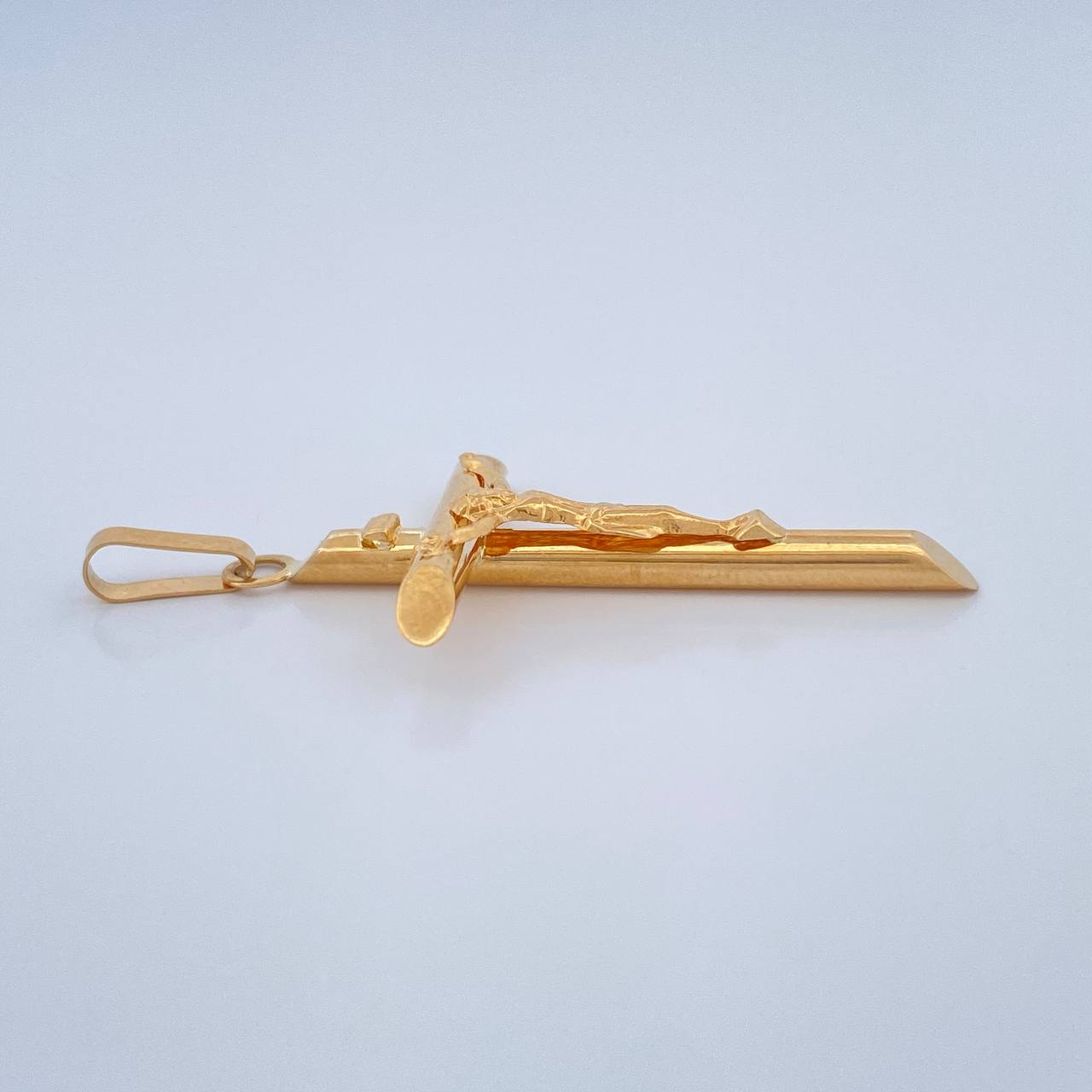 Dije Cruz Cristo 1.85gr / 4.7cm / Oro Amarillo 18K $